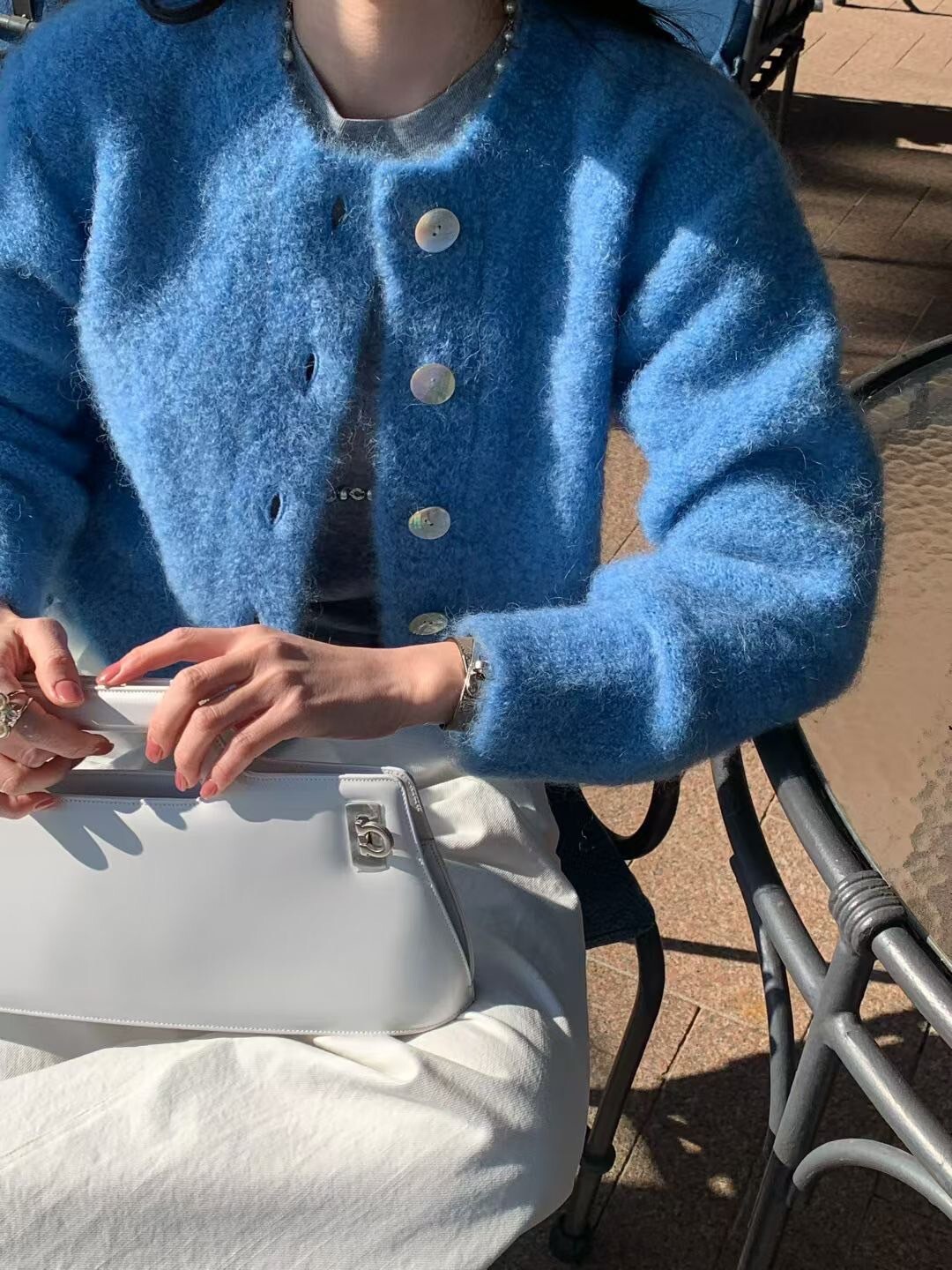 可愛白色排釦造型毛海感圓領外套-F / 2色