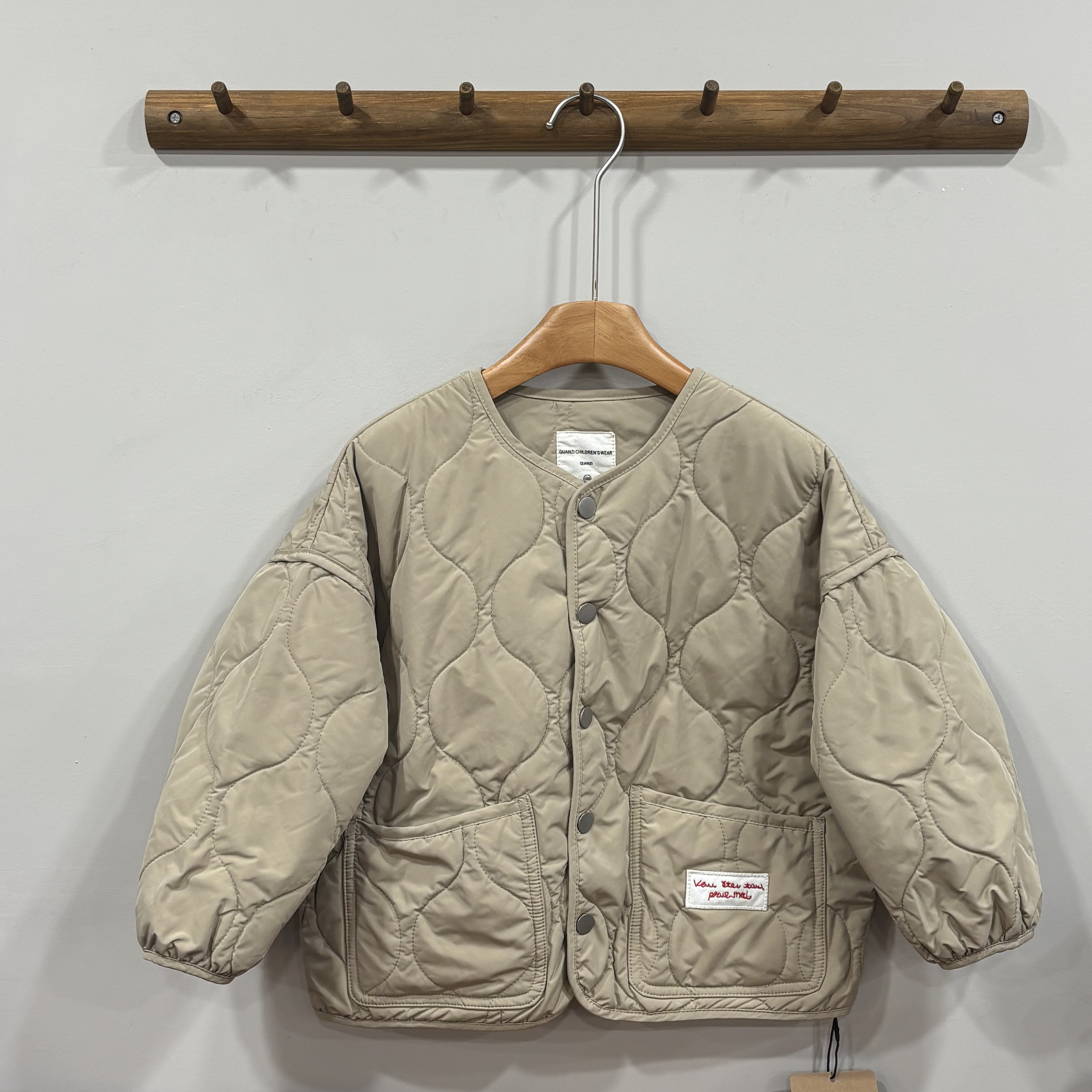 A03983布標絎縫無領外套