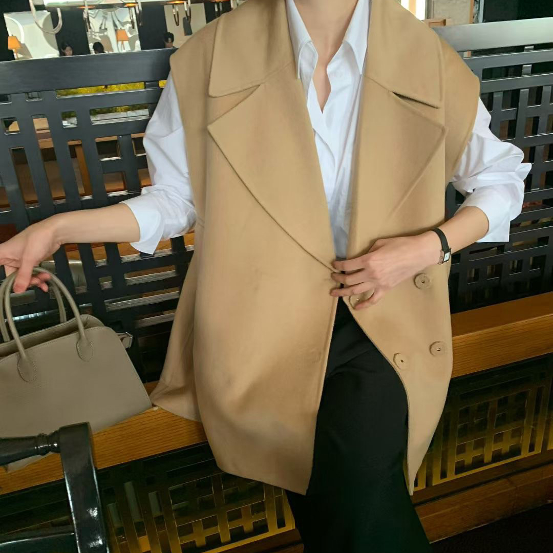 大領片雙排釦造型寬肩背心外套-F / 2色