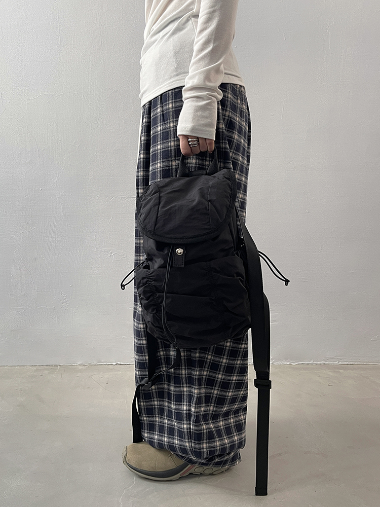 褶皺磁扣尼龍雙肩包