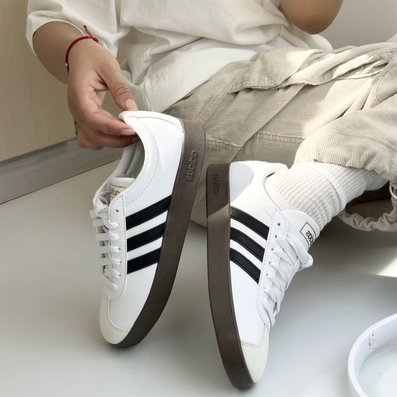 ADIDAS VL COURT CLASSIC 白黑 板鞋 防滑耐磨 愛迪達 JQ2470