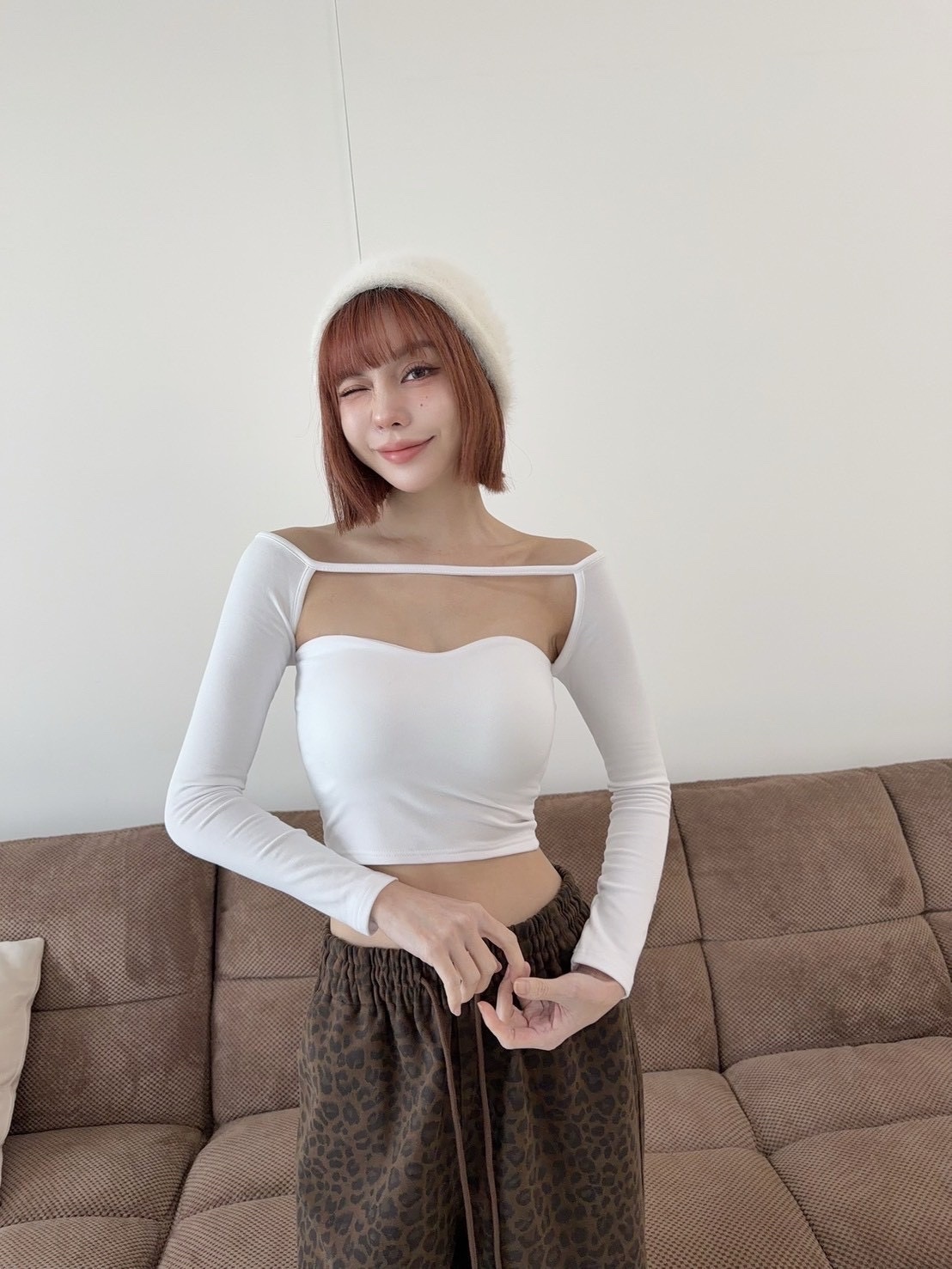 🇹🇼造型線條一字領發熱胸墊上衣