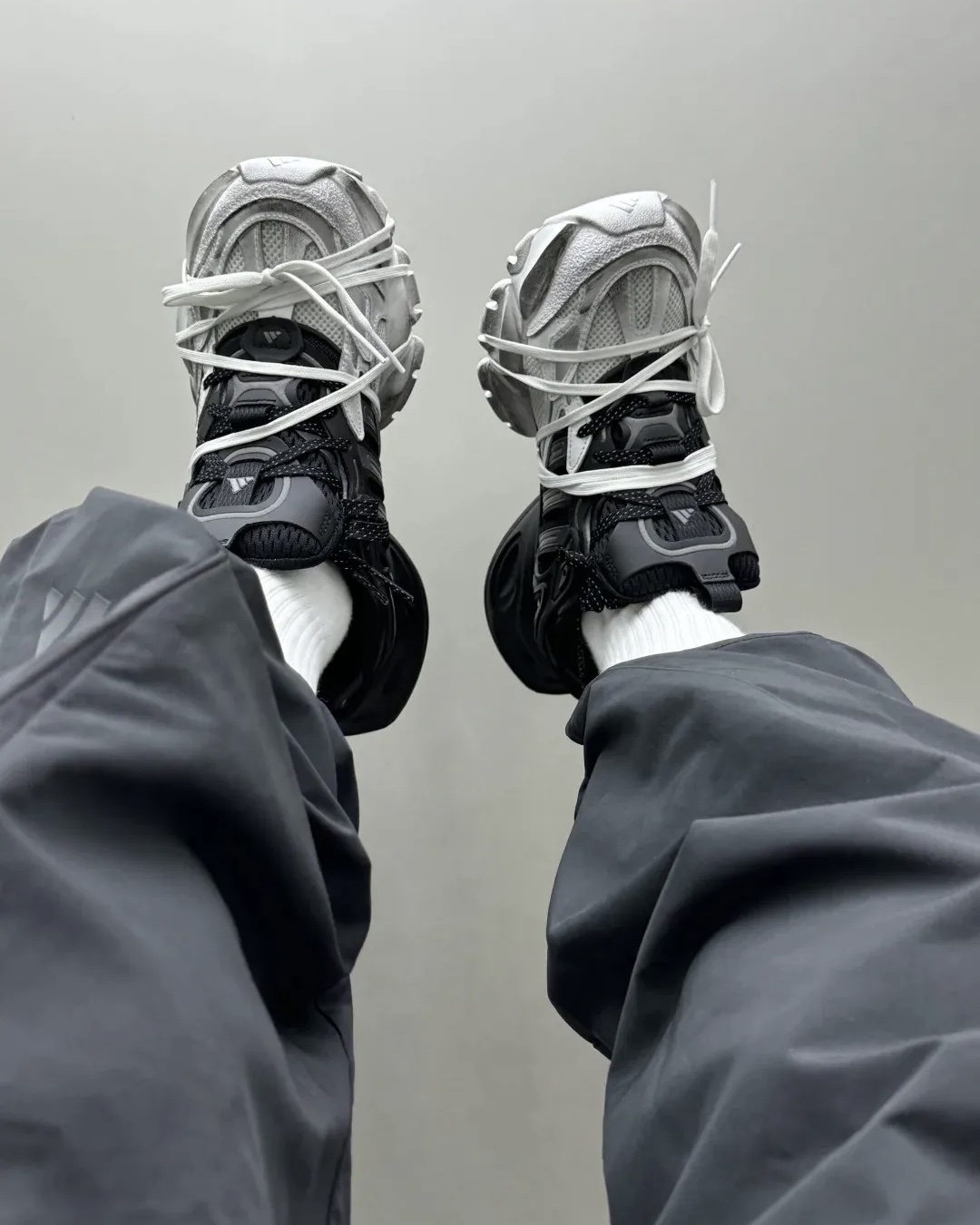 (預訂) Adidas XLG RUNNER DELUXE - White Black 陰陽黑白