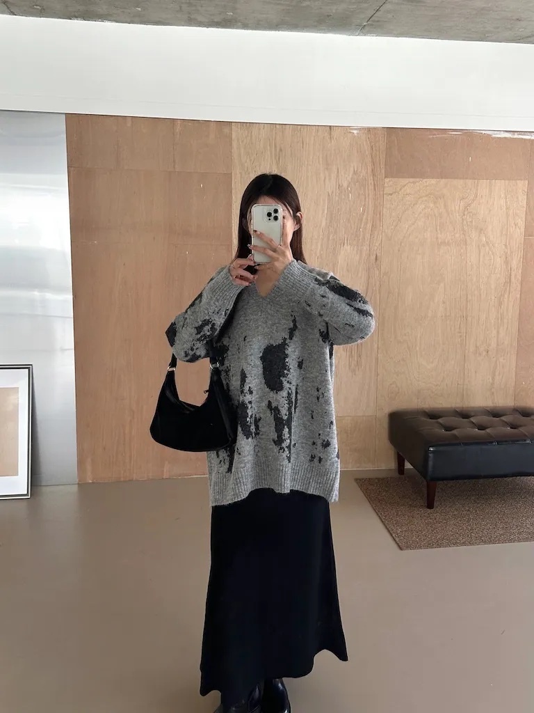 潑墨Ｖ領微寬鬆針織毛衣