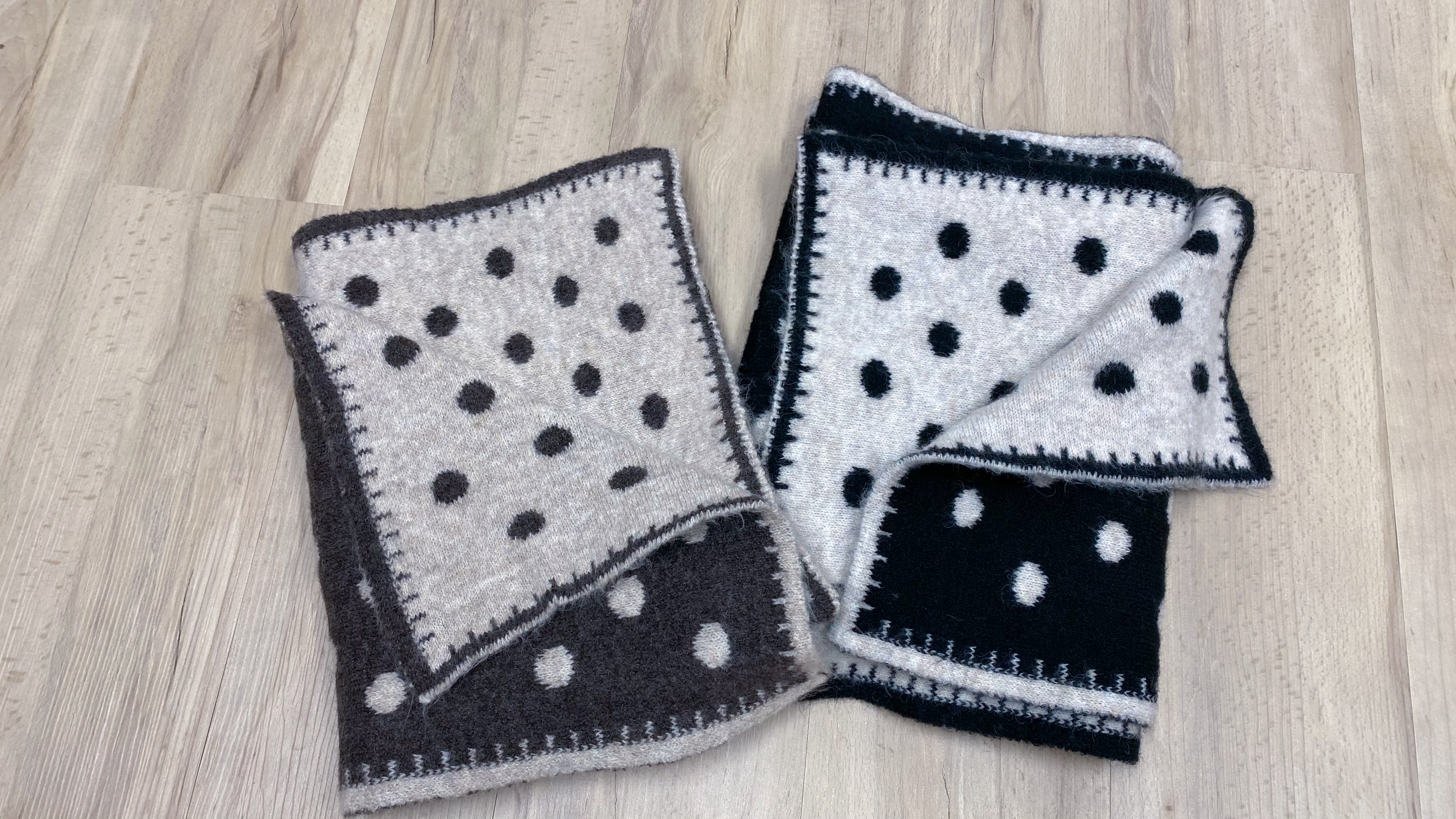 波點雙面頸巾(黑/啡)