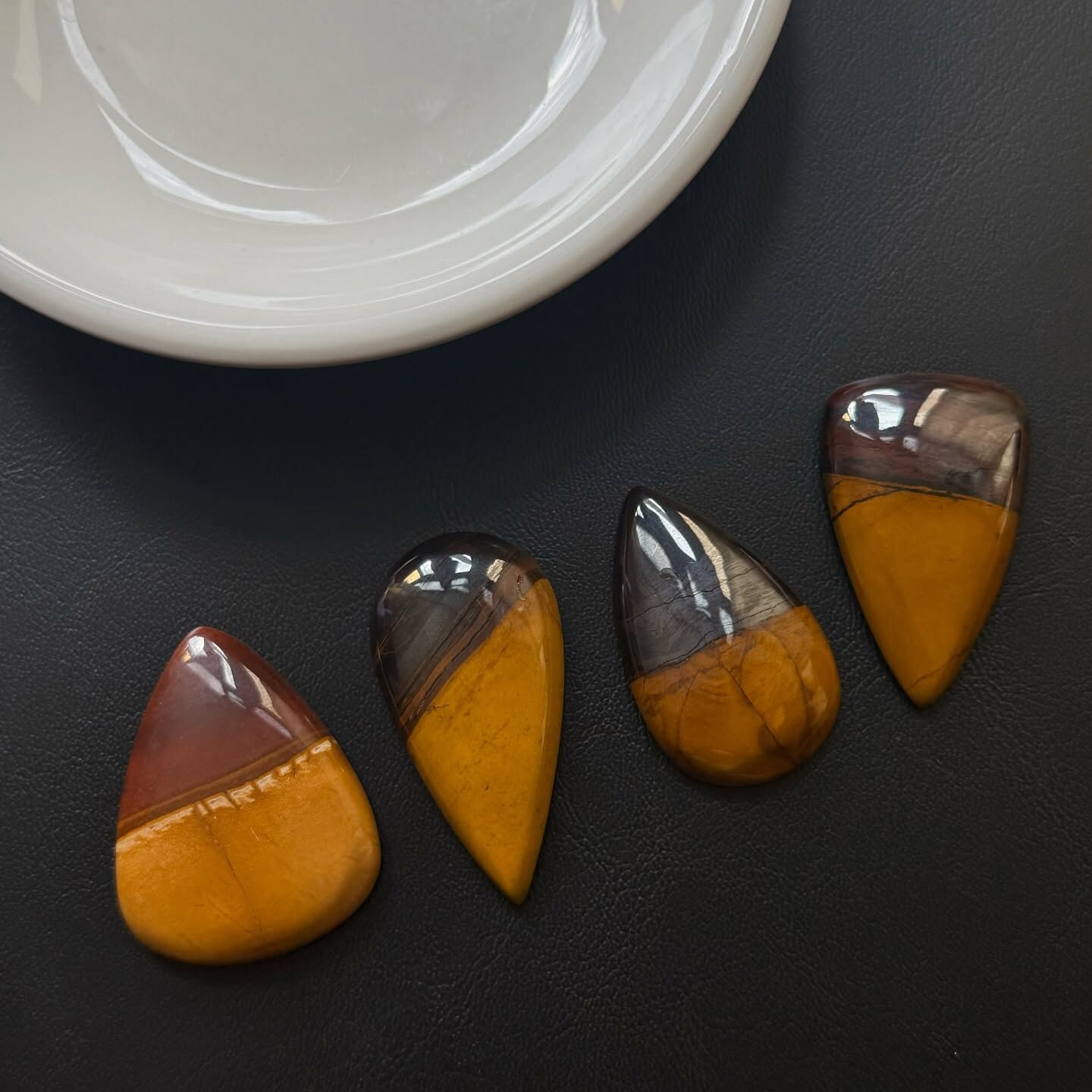 [原石] 魔凱石 / 蛋黃石 共生赤鐵礦 水晶蛋面