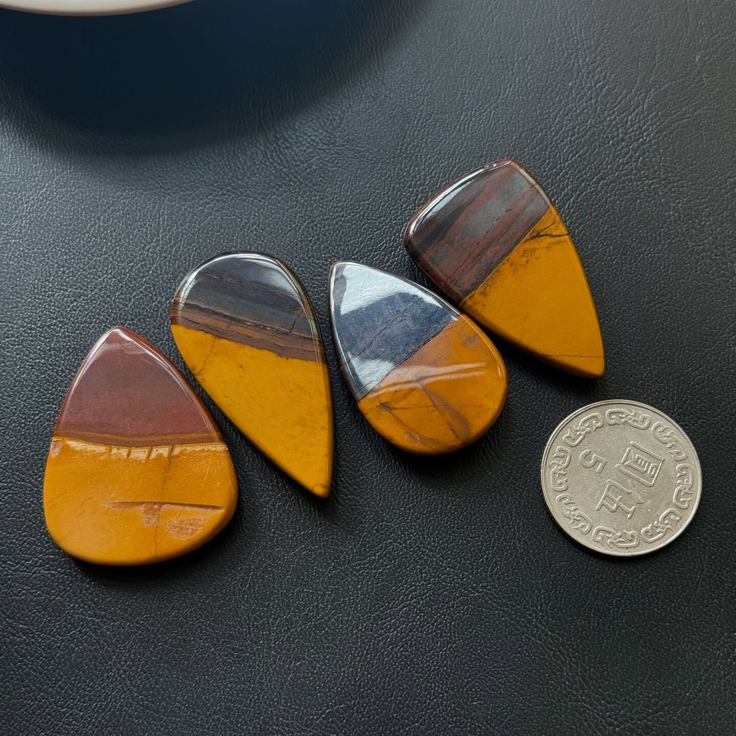 [原石] 魔凱石 / 蛋黃石 共生赤鐵礦 水晶蛋面