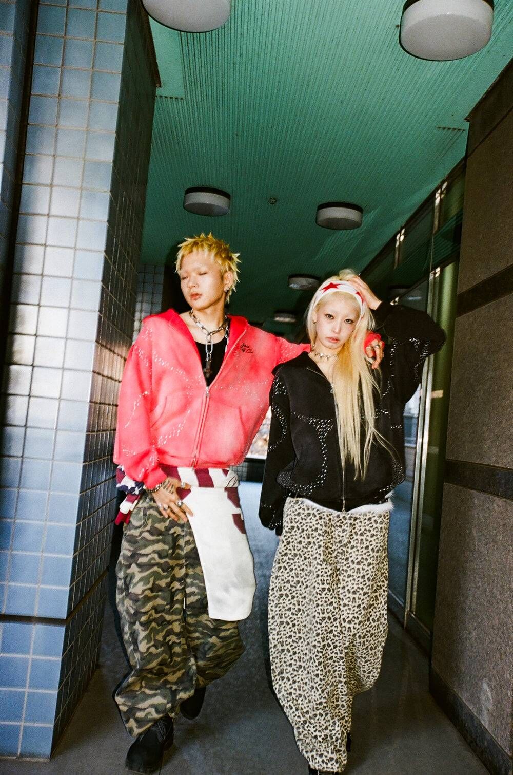 【9090】0110發售 Bullet Logo Rhinestone Zip Hoodie