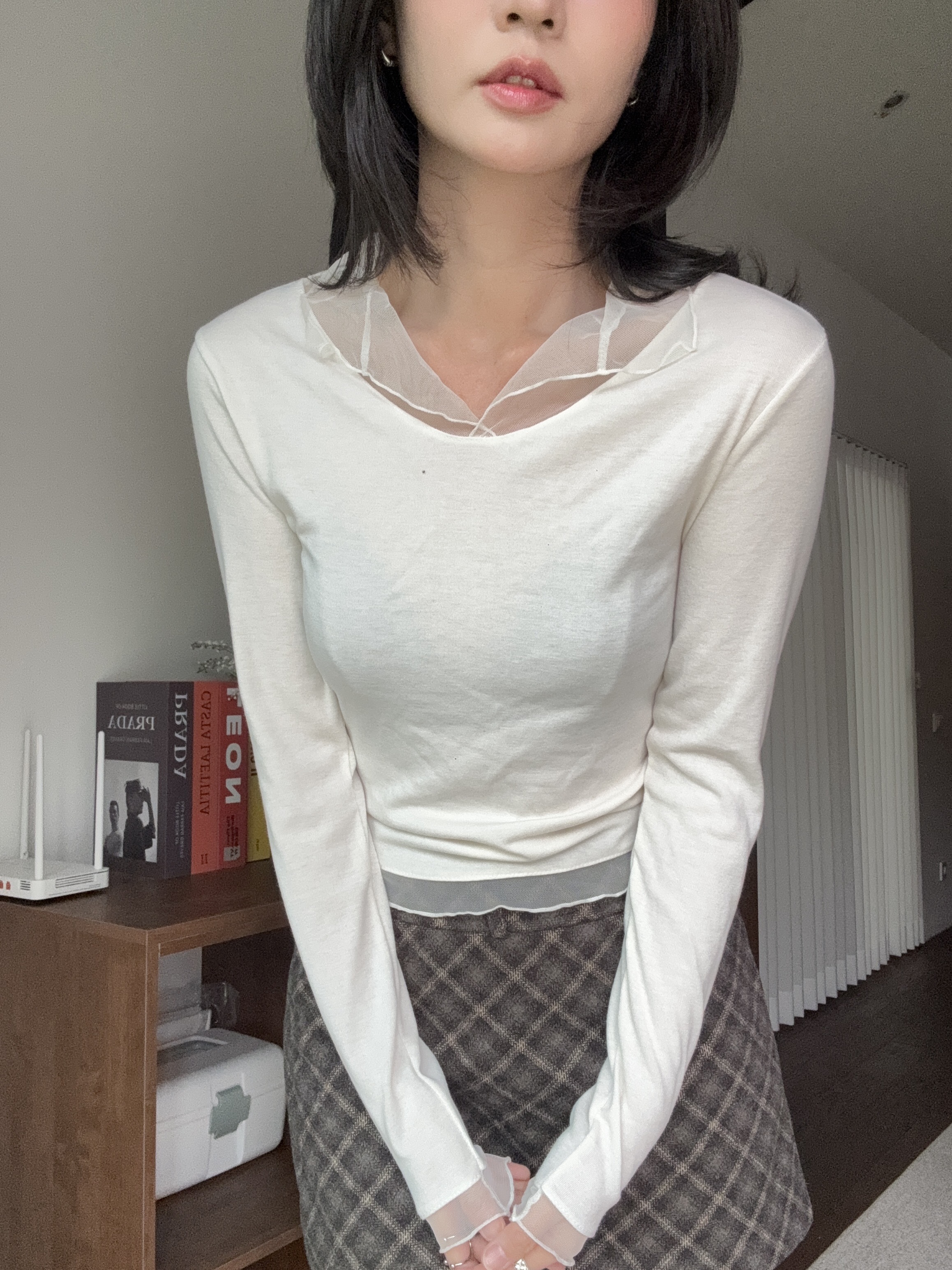 (訂購)浪漫小透紗木耳上衣 T0126(白/灰)