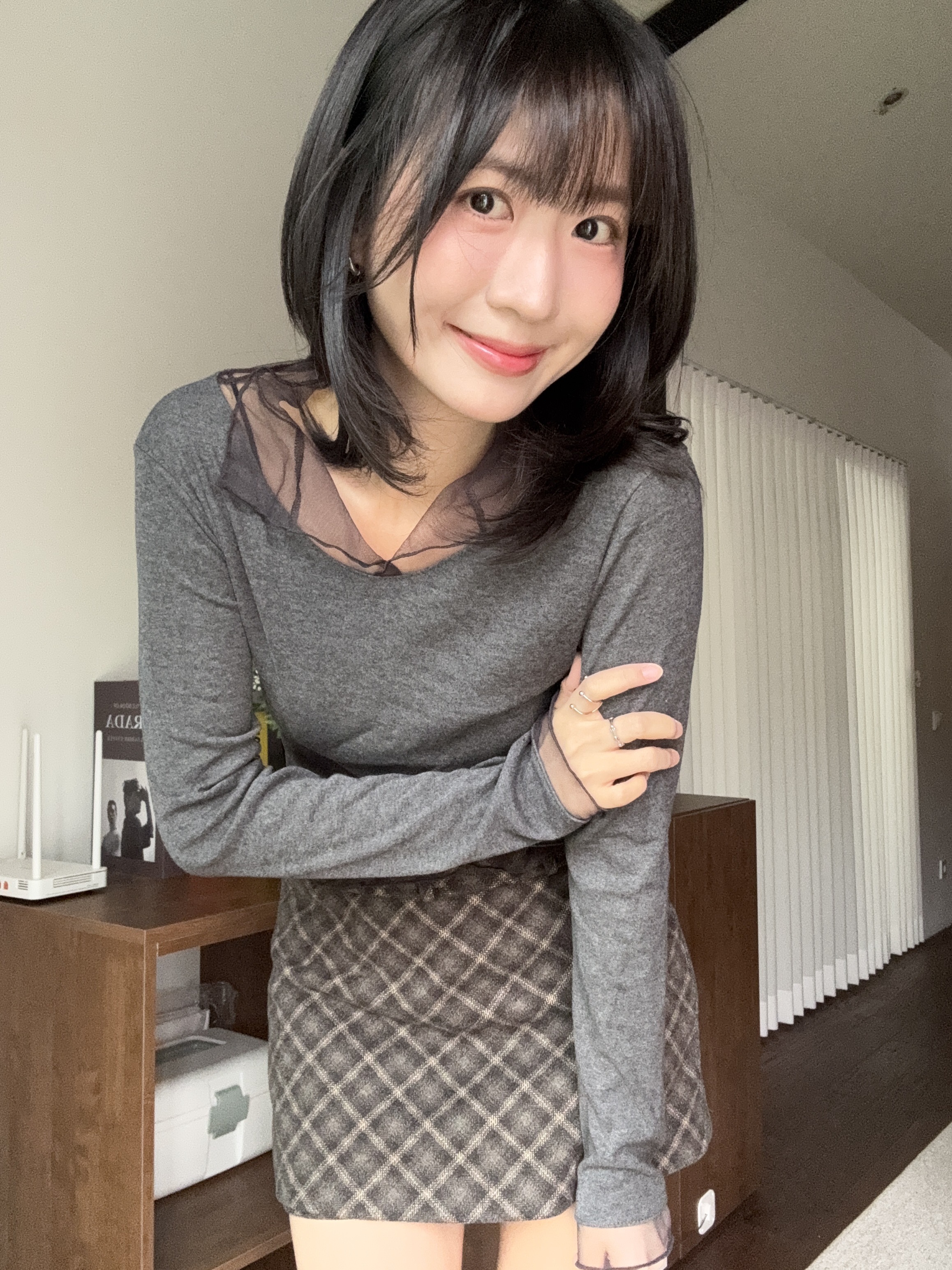 (訂購)浪漫小透紗木耳上衣 T0126(白/灰)