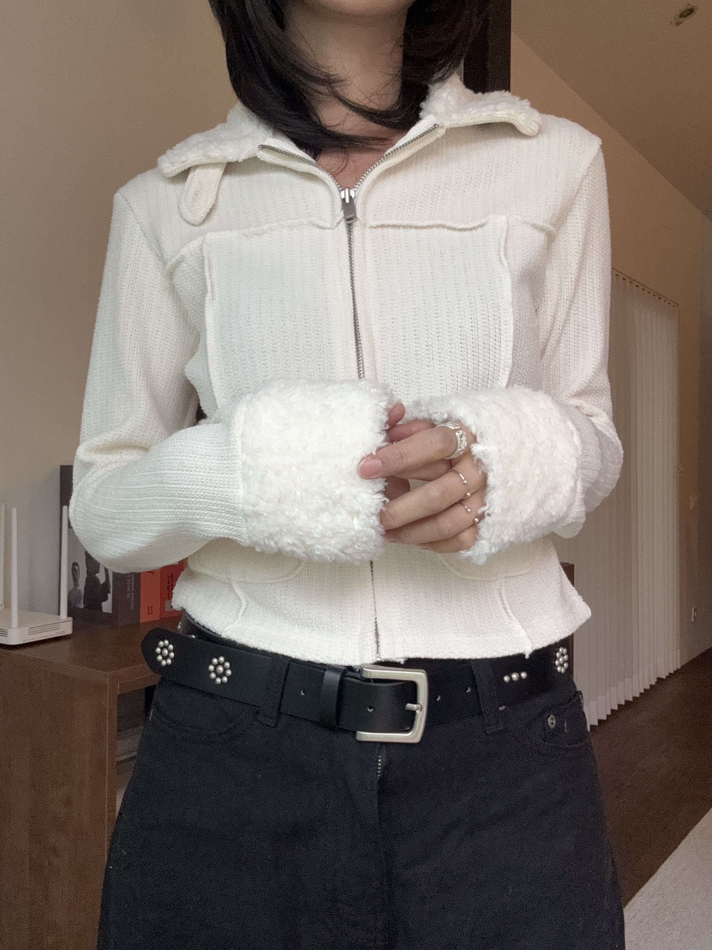 (訂購)韓妹必備! 翻領毛毛袖拉鏈上衣 T0129(白/深灰)