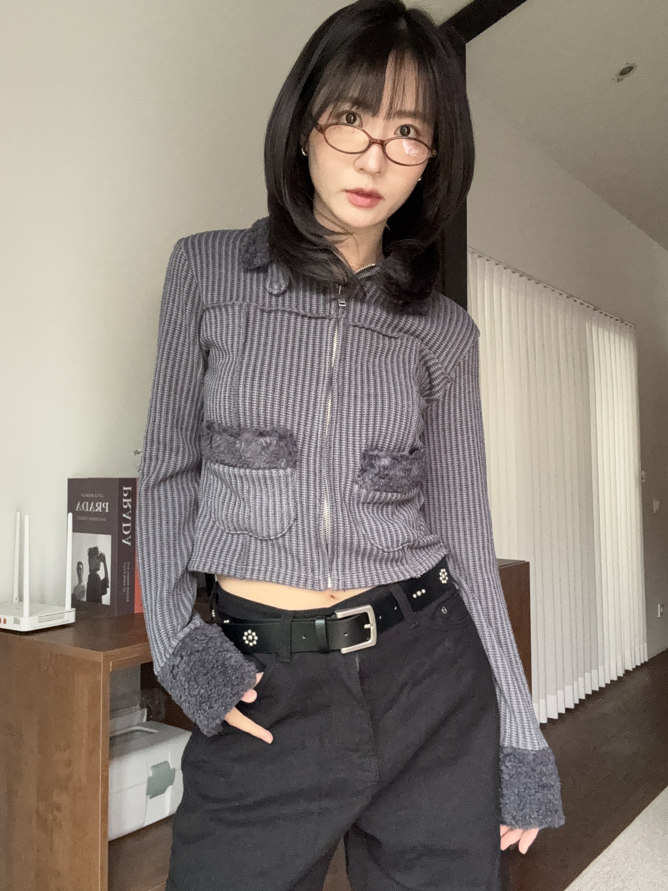 (訂購)韓妹必備! 翻領毛毛袖拉鏈上衣 T0129(白/深灰)