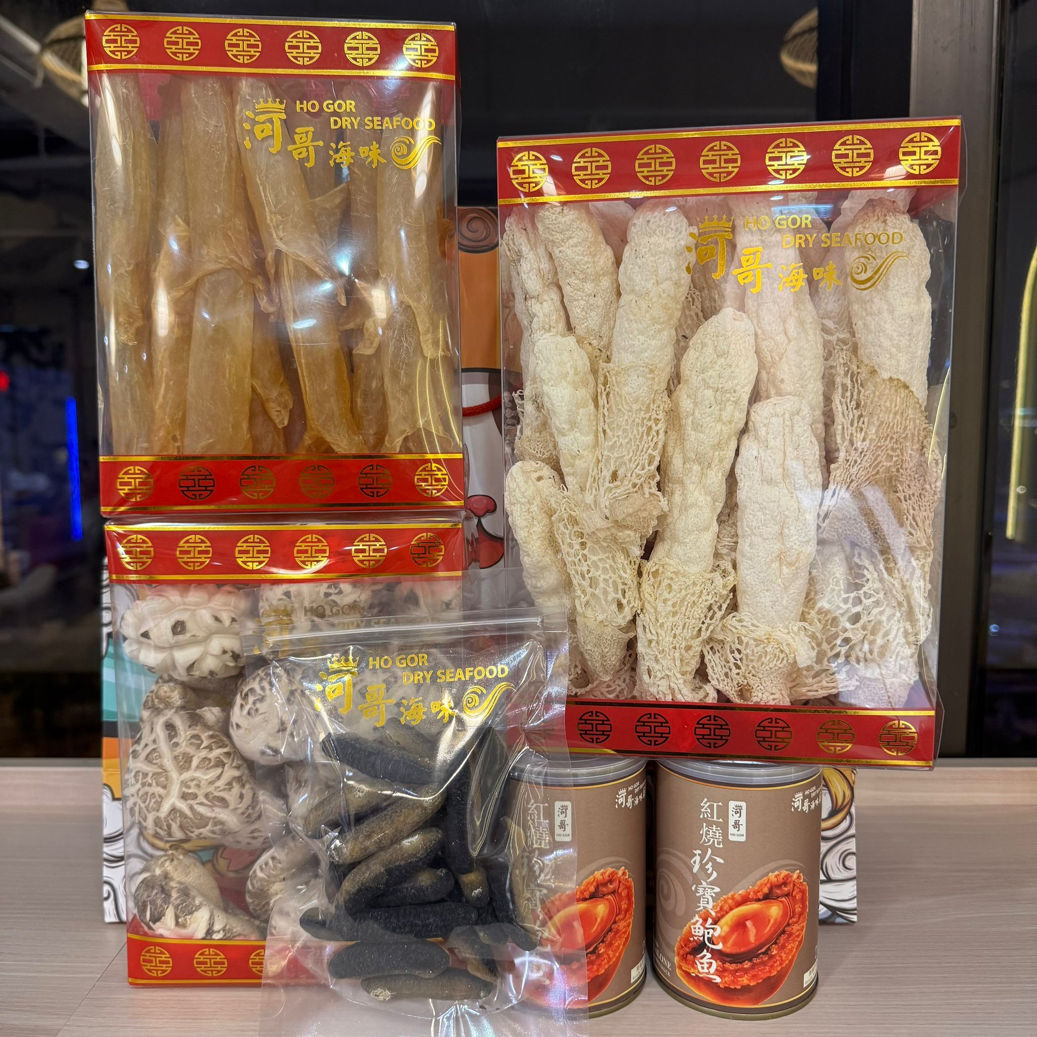 PRM-FFG0109-028 新年福袋[－盒花膠30 - 40隻150g+精選嘢生竹笙113g+AAAA+特選原木厚花菇+澳洲海參18-22支+2頭珍寶紅燒鮑魚2罐 (A28)