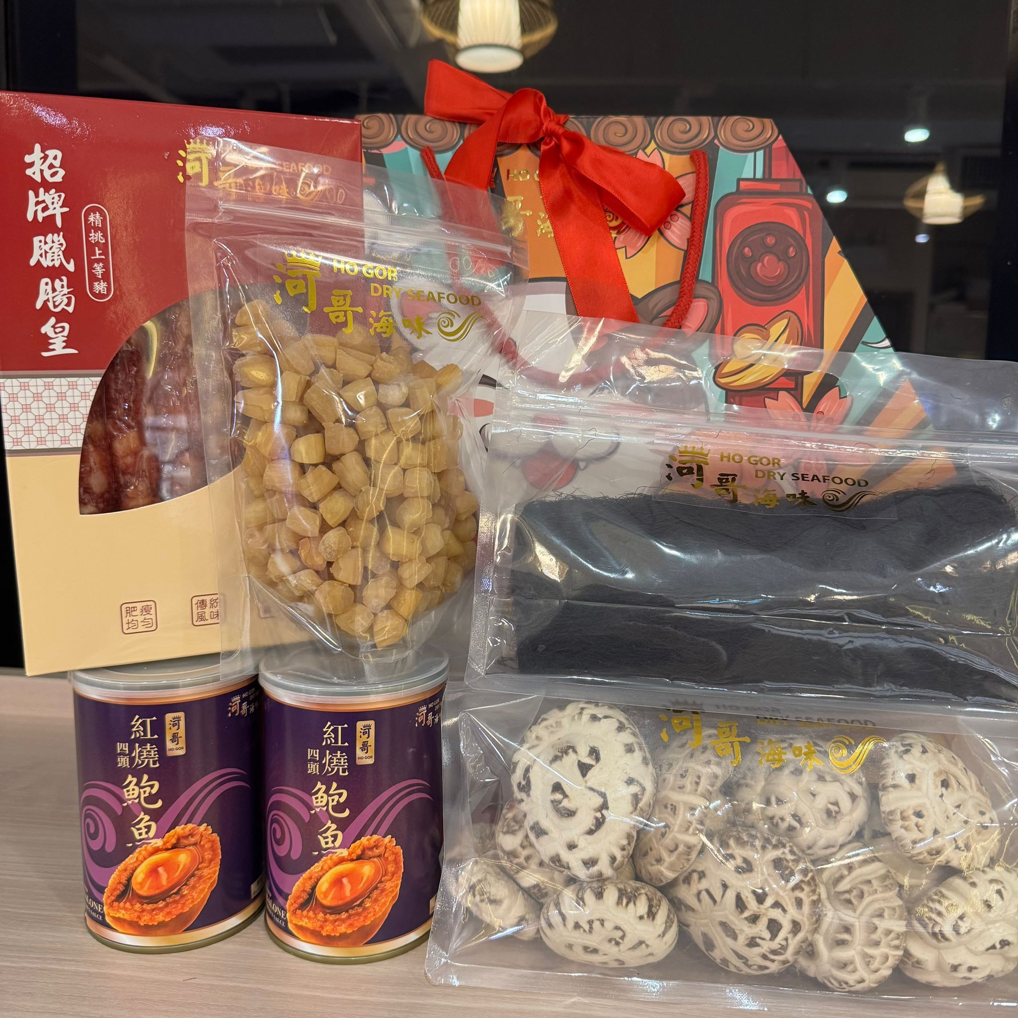 PRM-FFG0109-026 五福臨門[四頭紅燒鮑魚兩罐+元貝225g+內蒙古天然髮菜2.5-3両+本地臘腸300g+原木頂級花菇225g] (A26)