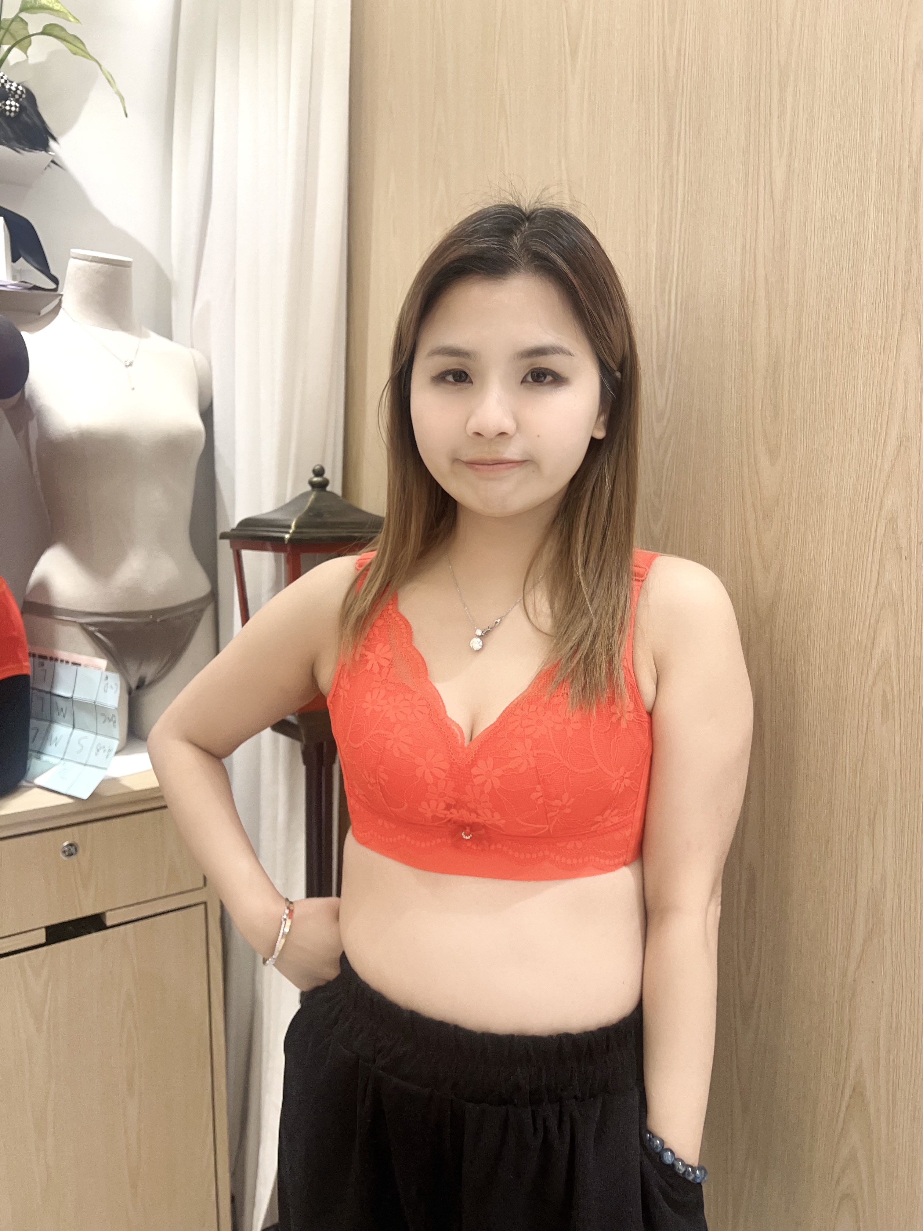 HH29 大胸人士 內功能山茶花 血液循環 溫感 無鋼圈 側邊有軟骨 1cm薄Pad 性價比首選 4扣 Size L-XXXXL  MADE IN KOREA