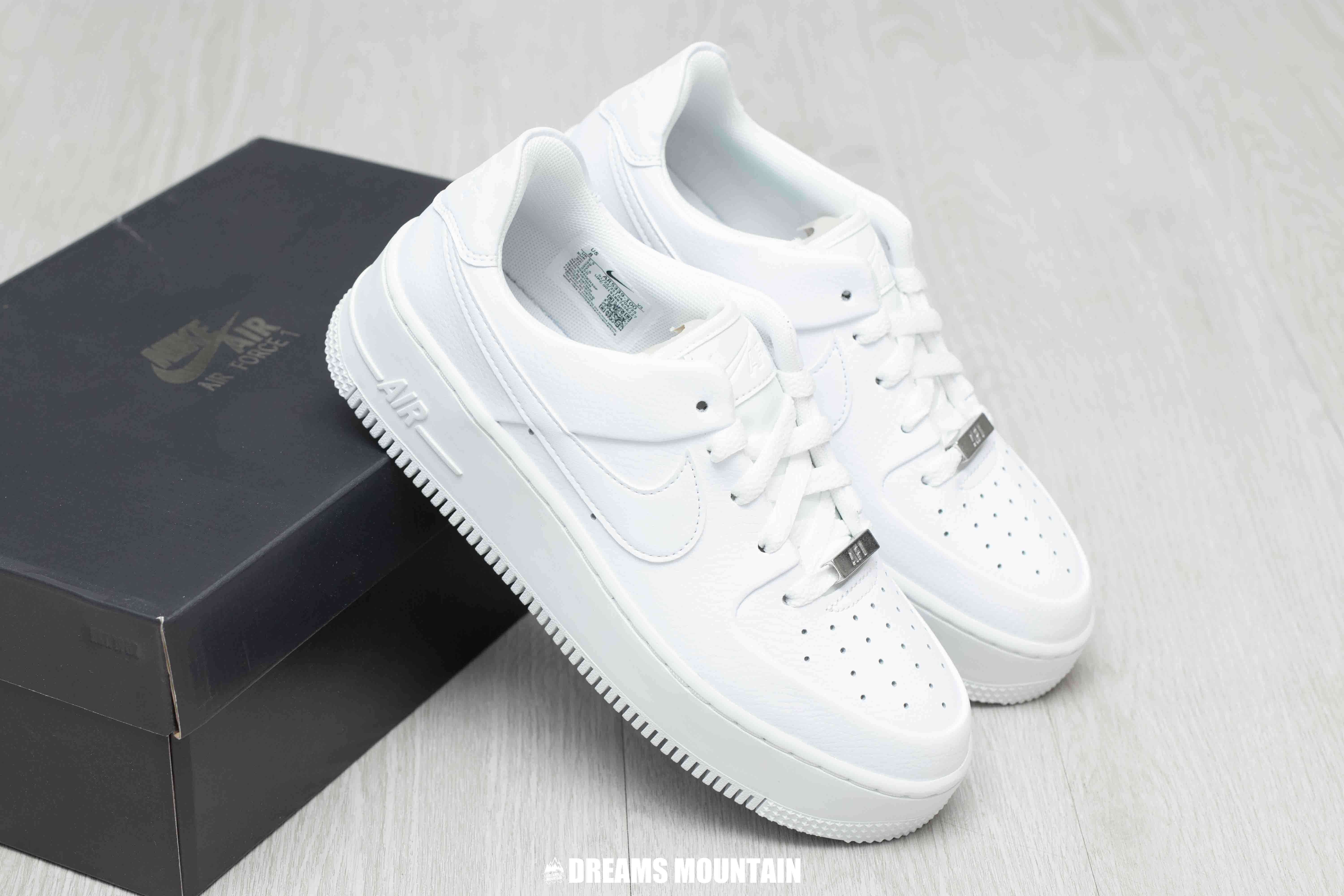 【預訂】NIKE AIR FORCE 1 SAGE 厚底全白-WOMEN