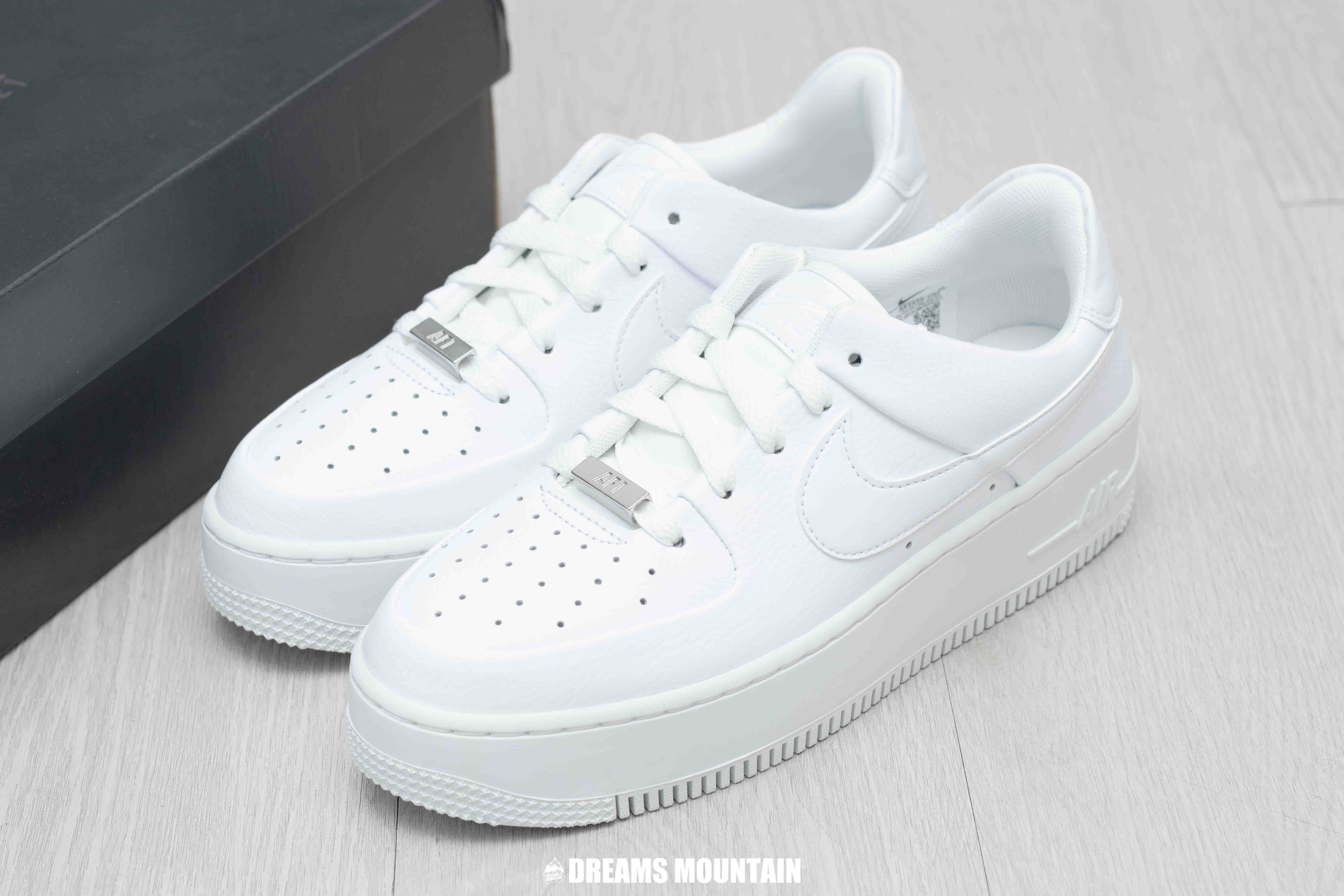 【預訂】NIKE AIR FORCE 1 SAGE 厚底全白-WOMEN