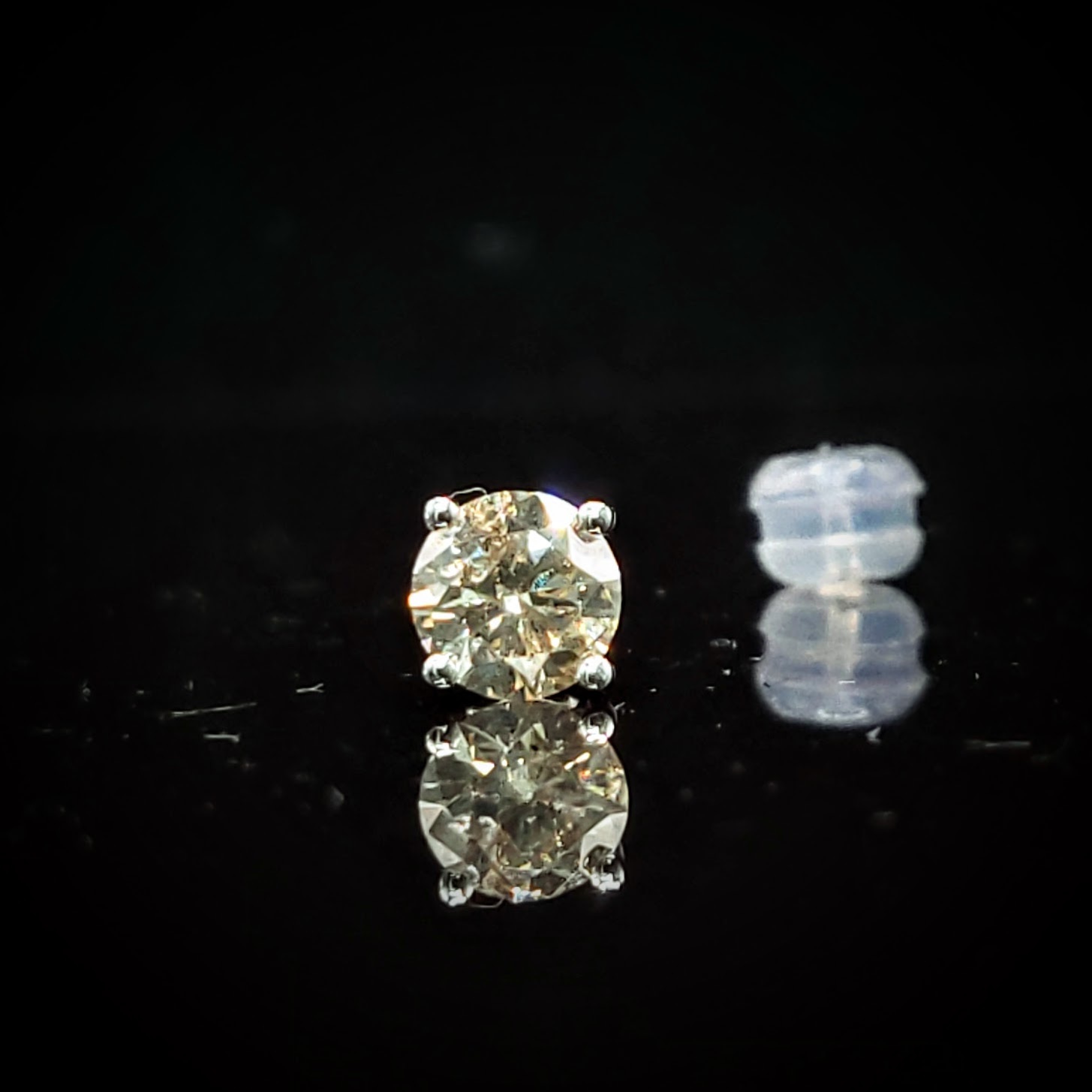 全新18K白金【主石56份灰綠鑽】單耳環