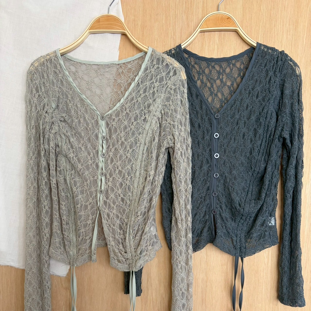 蕾絲排釦上衣(2色)