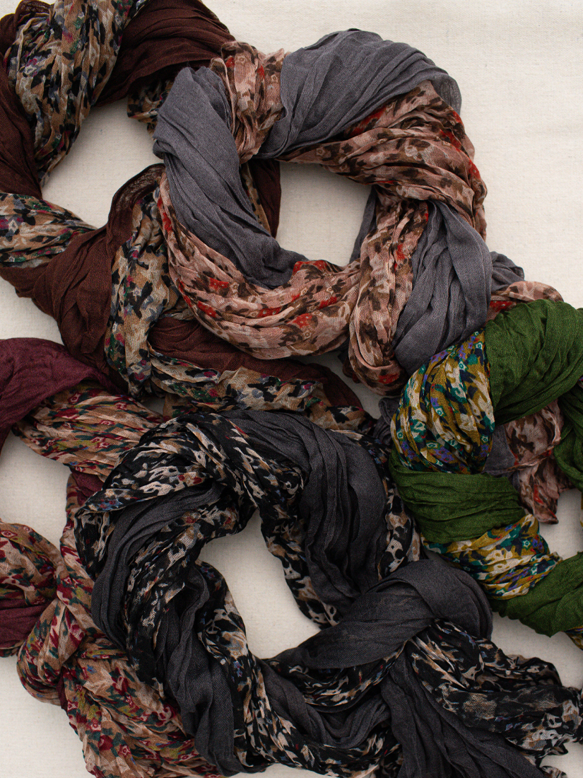 印花輕語雙色抓皺圍巾