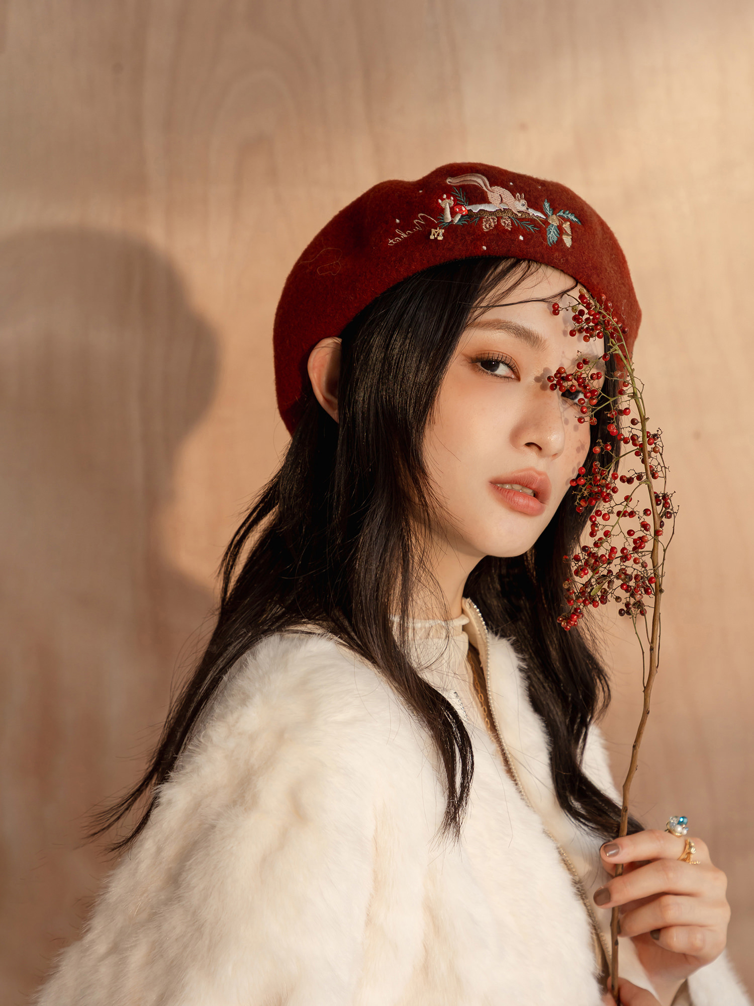 松鼠奶奶自製果醬。MUCHAT手作刺繡松鼠毛呢貝蕾帽 (磚紅)