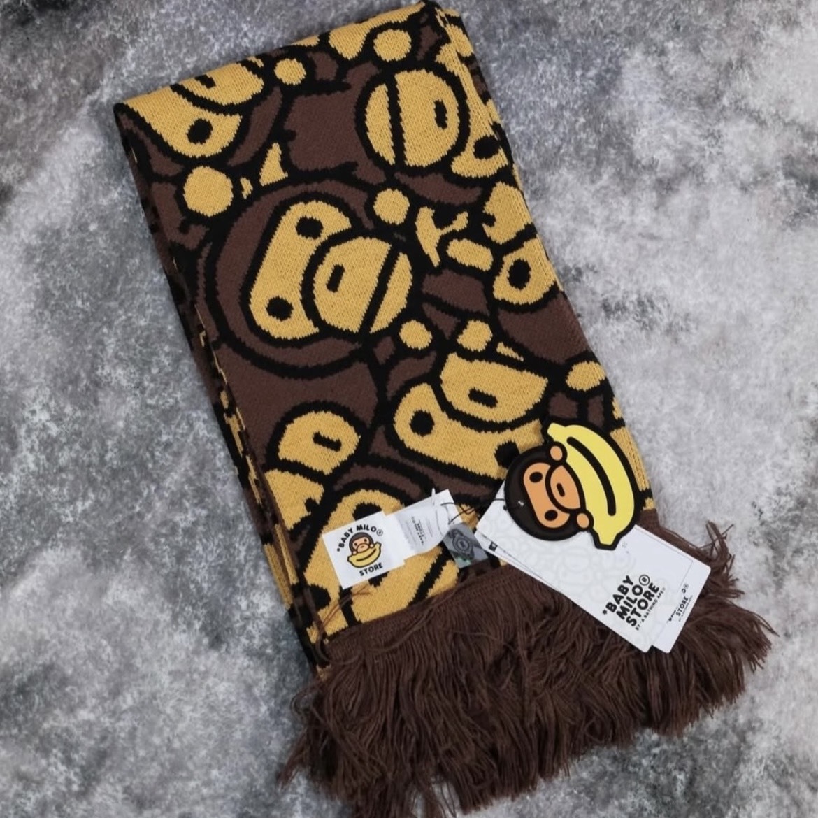 【代購】AAPE 卡通 BABY MILO 流蘇圍巾｜腈綸針織 × 可愛圖案｜女款保暖圍巾