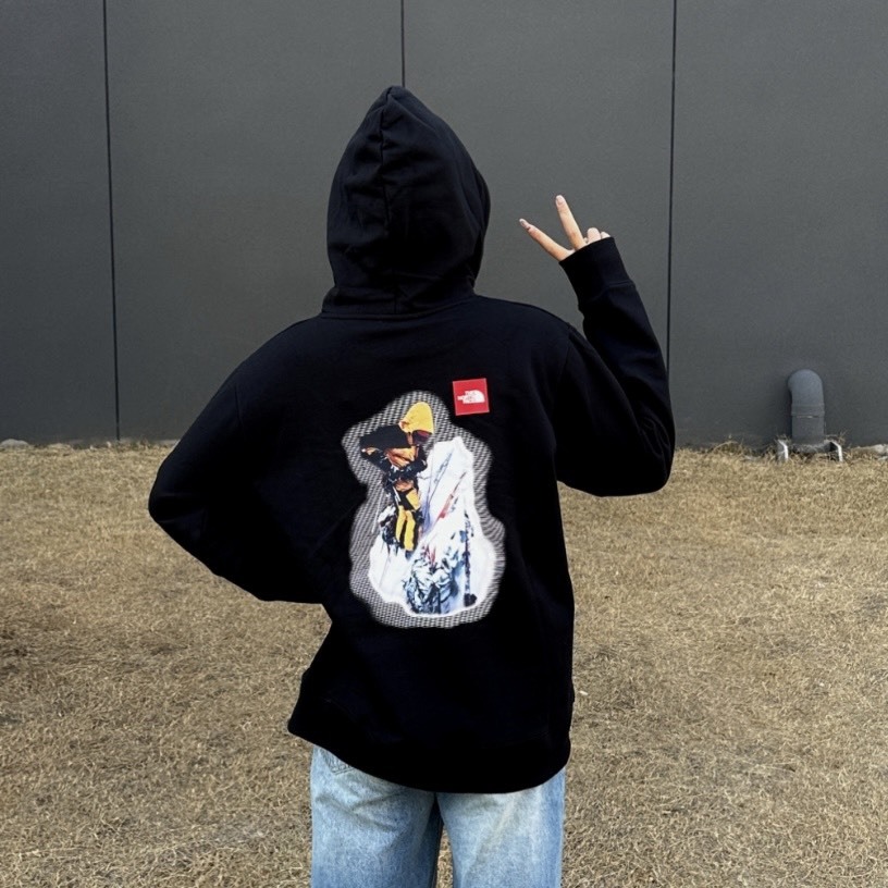 【代購】THE NORTH FACE 黑標 UE 連帽衛衣｜背面印花 × 品牌 Logo 設計｜戶外休閒百搭｜男女同款 黑色