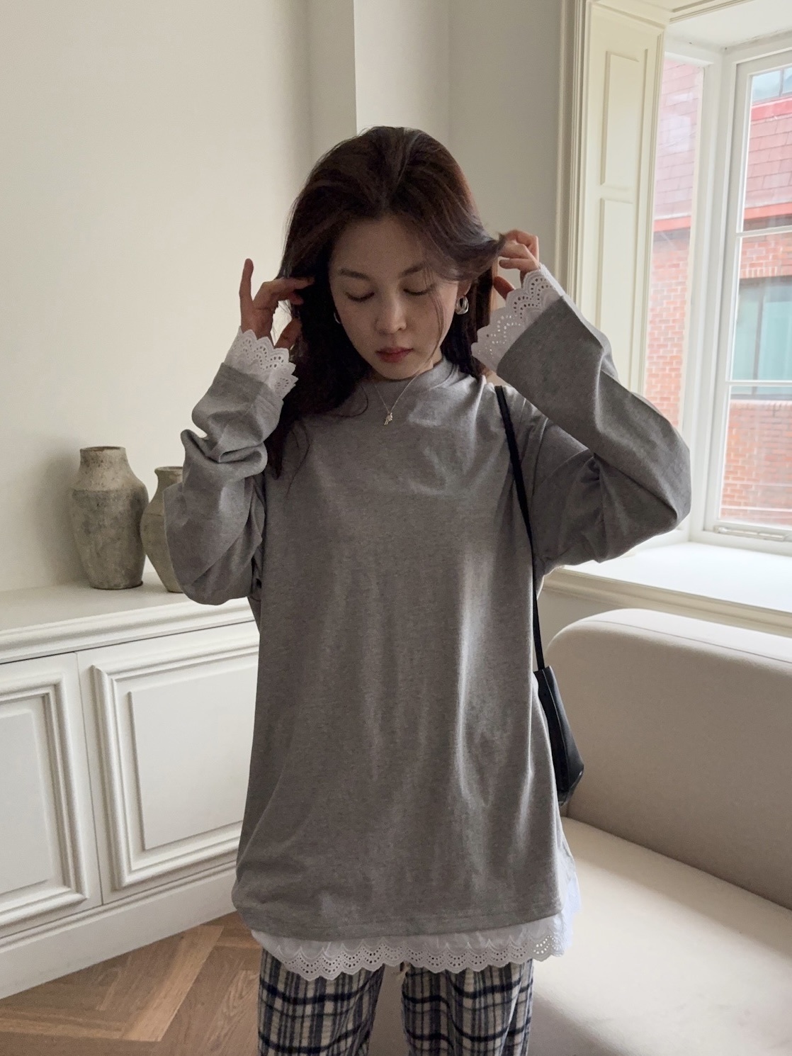 J11/ 雕花拼接素色長袖上衣