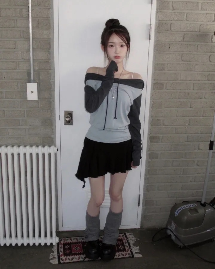 【優惠價預訂】韓國露肩雙色連帽長袖上衣（3色）