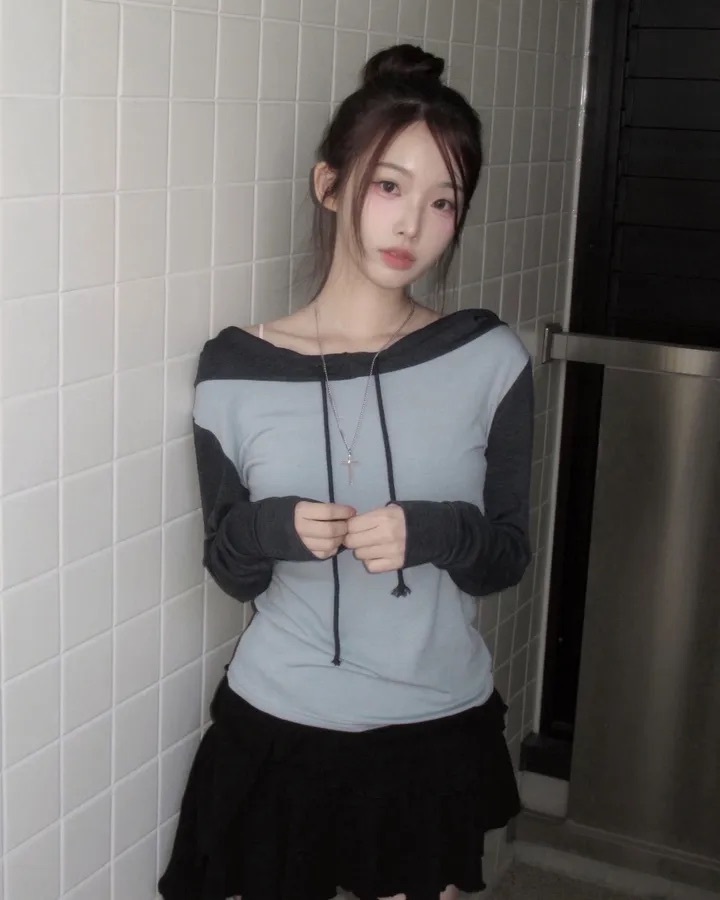 【優惠價預訂】韓國露肩雙色連帽長袖上衣（3色）