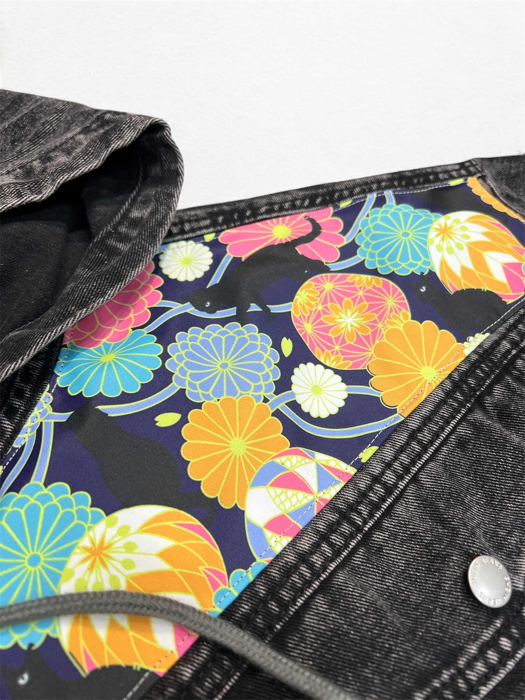 Annstudio / 連帽圖片拼接丹寧外套 / 水洗黑 / 大帽款