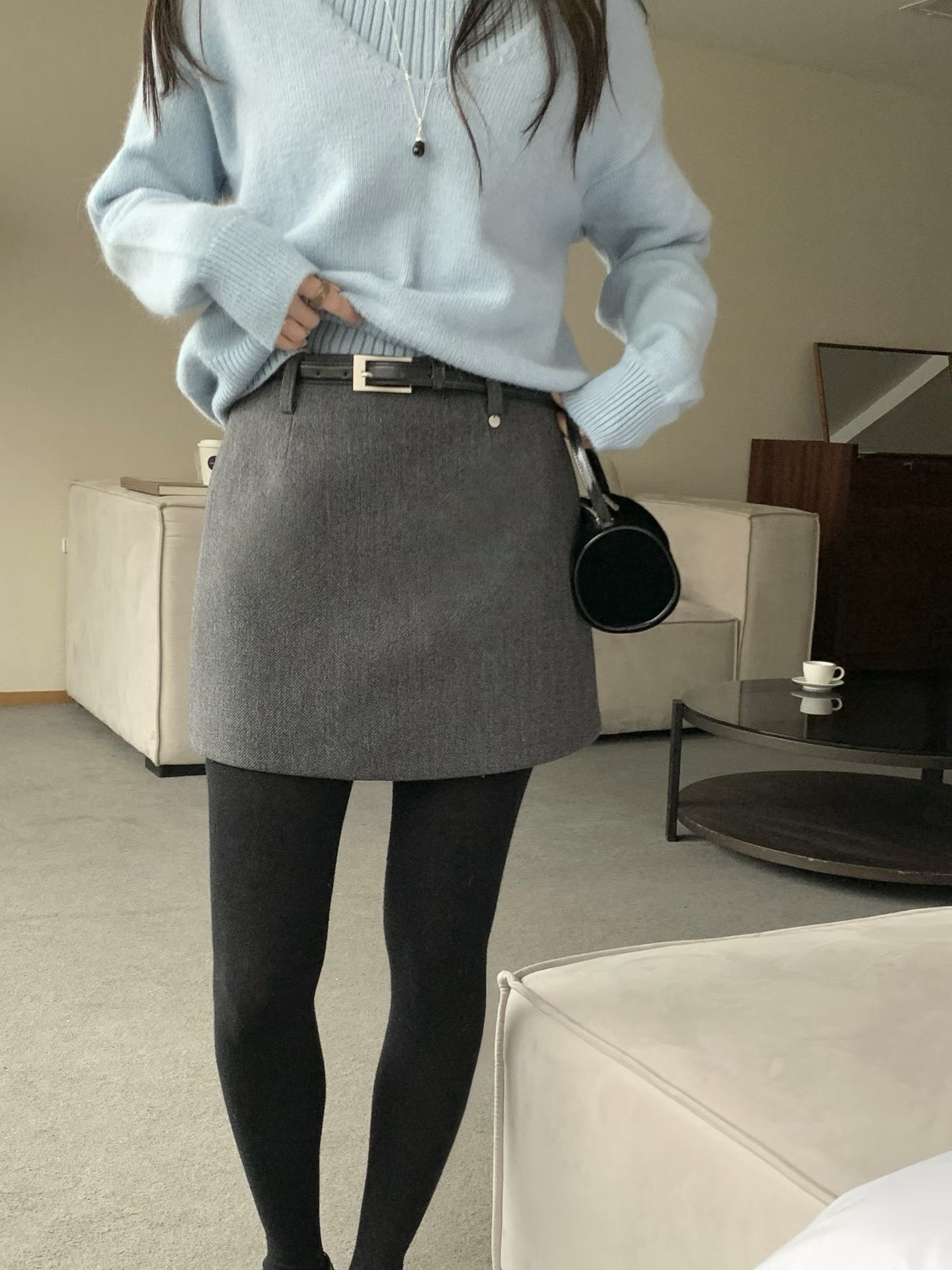 #228N680 簡單明瞭，小圓吊牌毛呢灰色短裙 (連皮帶) (Size M)