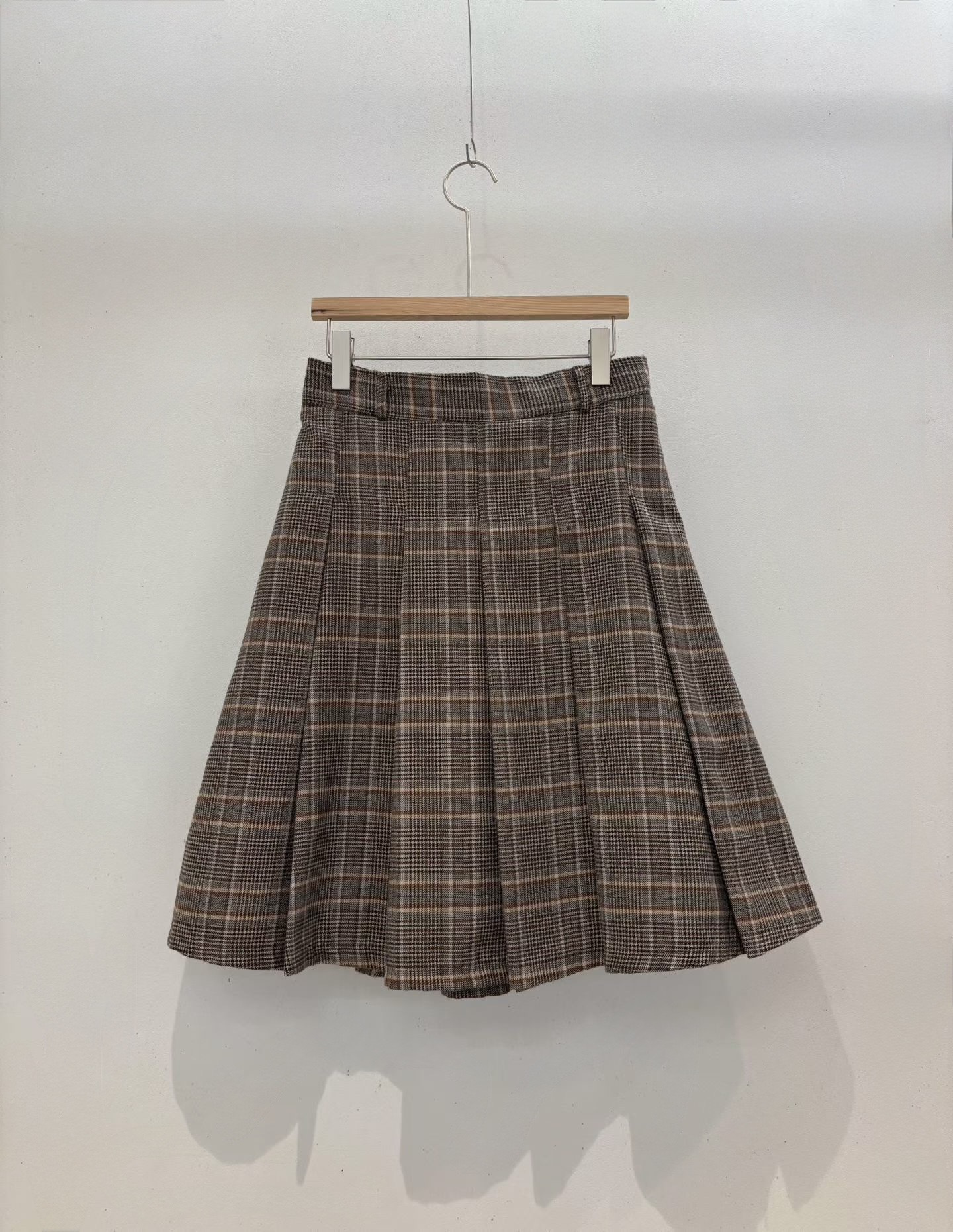 #228N681 糖炒栗子，中長百褶格子裙