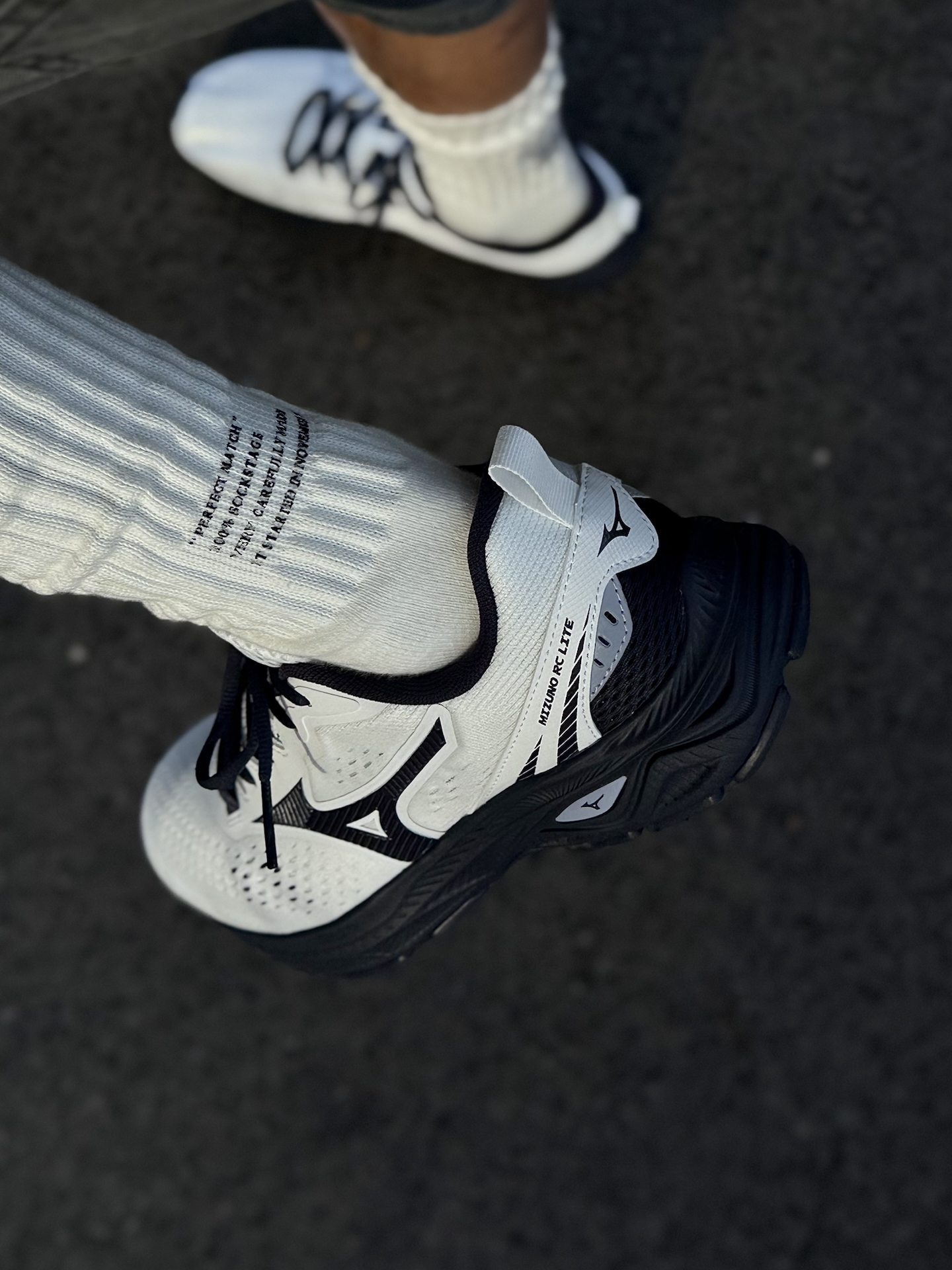 代購-MIZUNO RC LITE 美津濃 透氣 機能 輕彈 高效緩震 白 D1GH263002