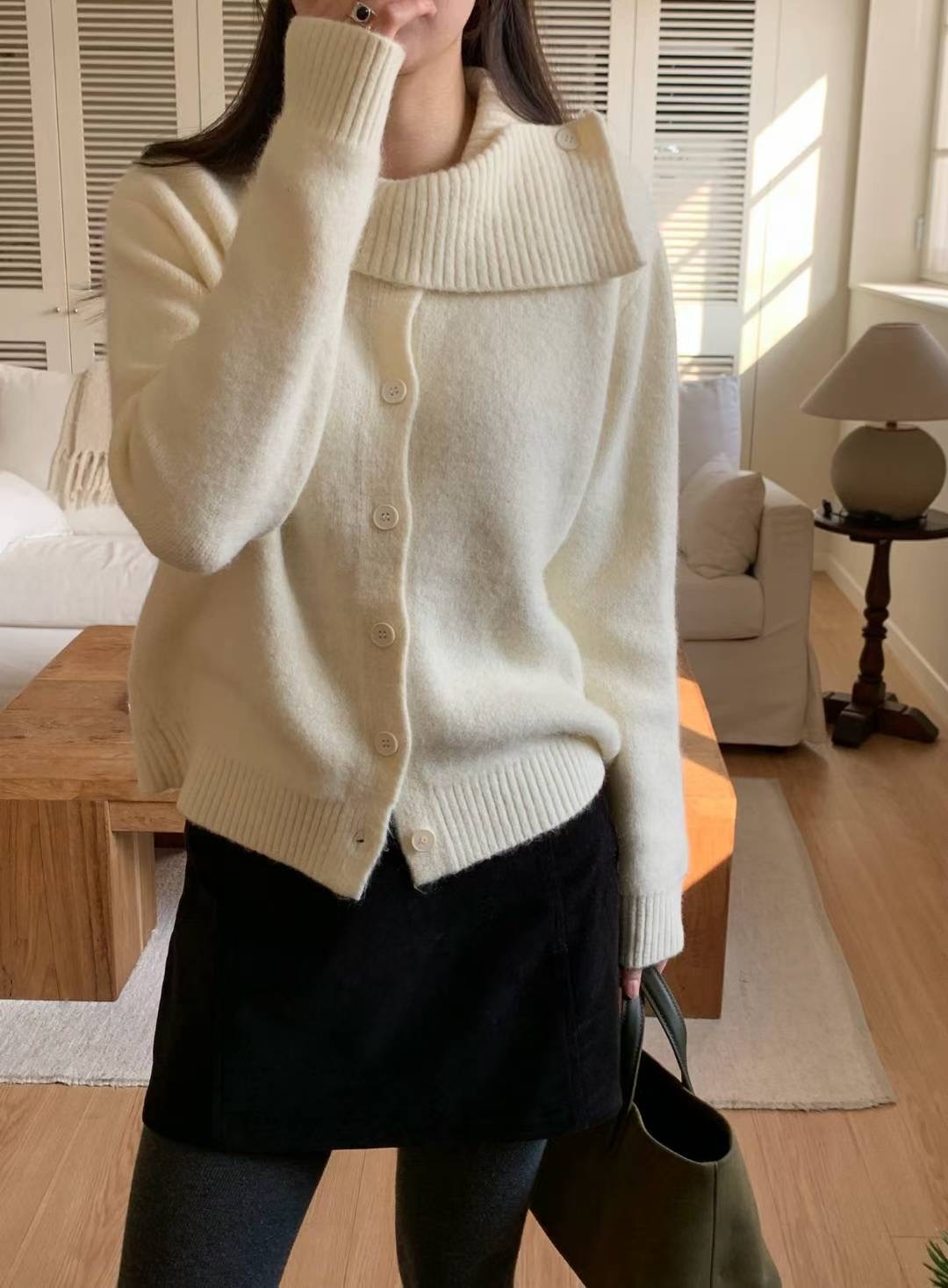 #228N687 優雅設計，圍巾感領口針織上衣