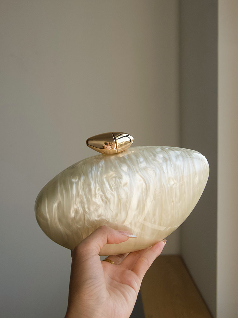 大理石紋路背殼手拿包(附背帶)