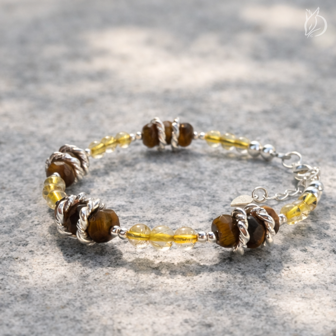 「絕塵・丑牛」以金髮晶的聚光能量與黃虎眼的務實執行力，為你打造職場聚光燈。