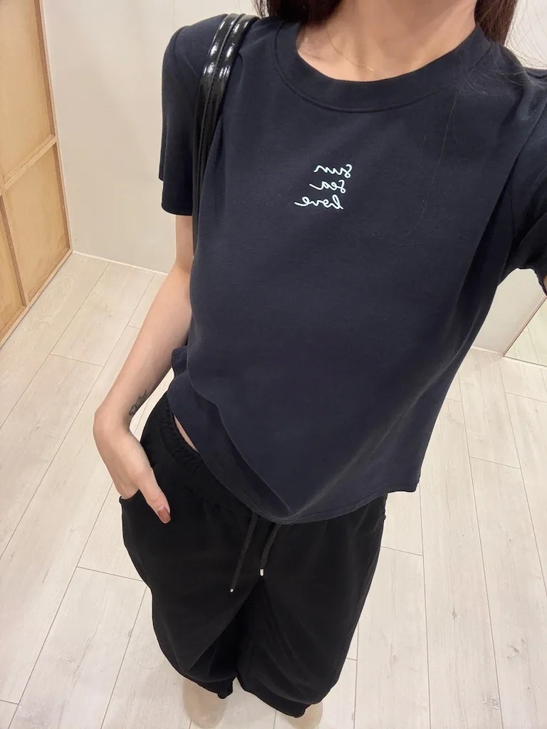 挺版合身小字母短袖上衣