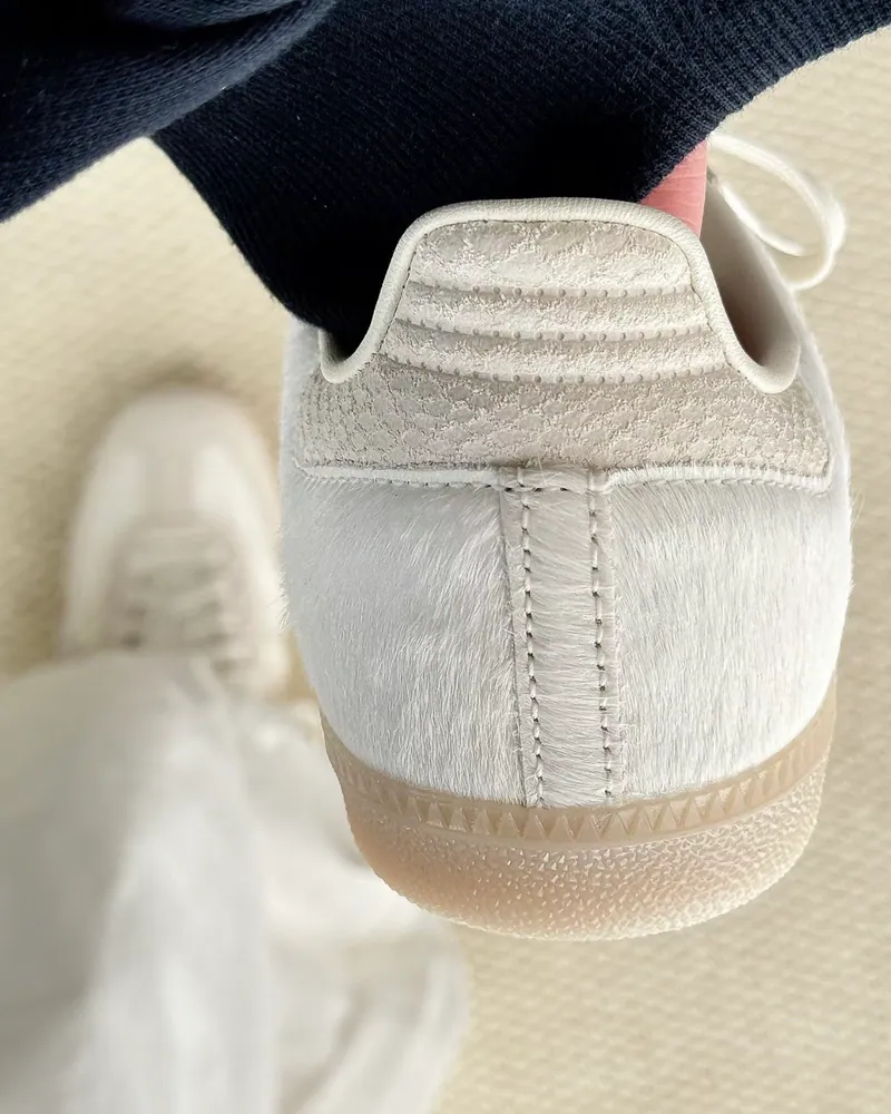 【代購】ADIDAS SAMBA OG 馬毛裂紋｜牛奶白／米白／米灰｜焦糖底德訓鞋｜女鞋 IH9148