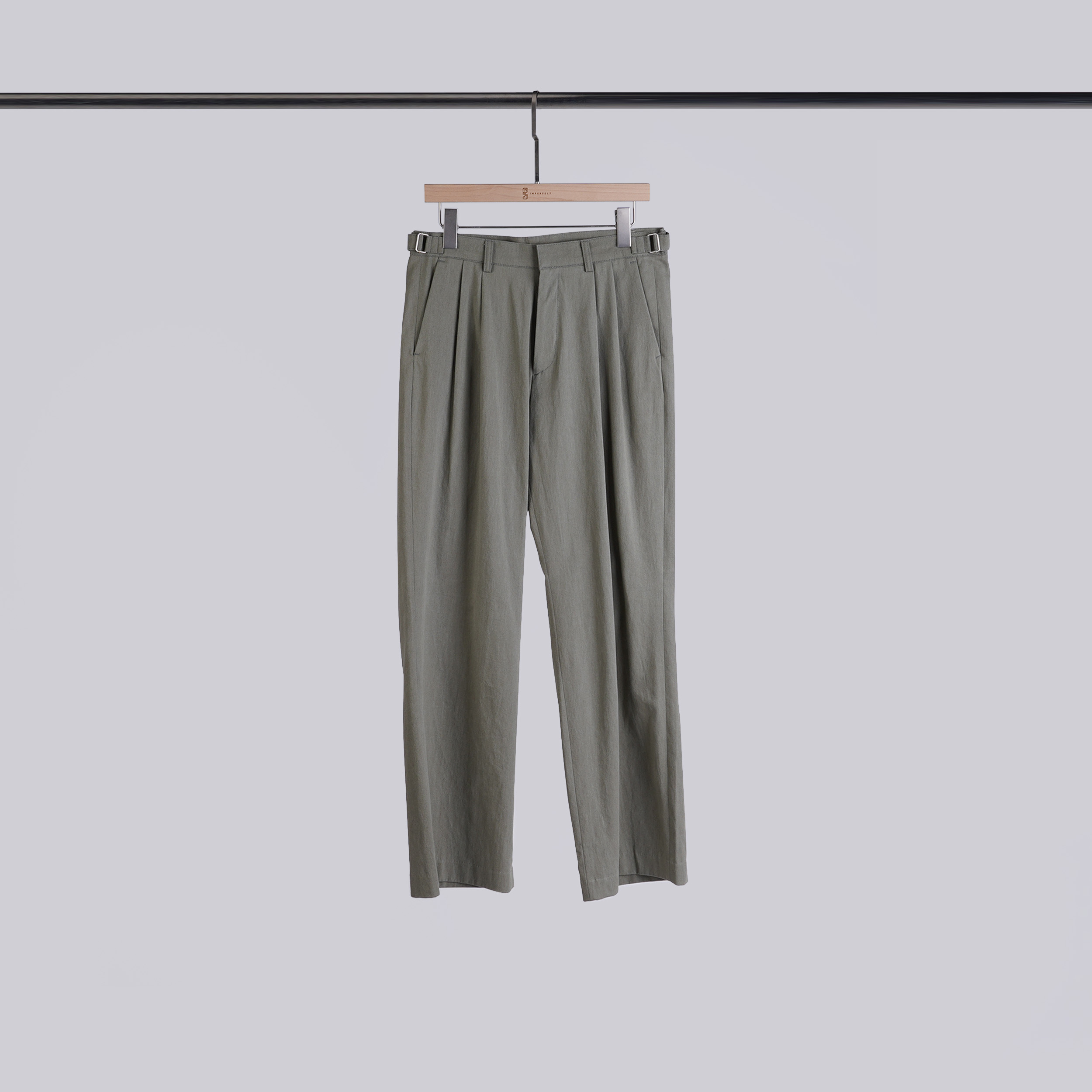 腰帶釦壓褶西裝寬褲 | M-L | 卡其綠