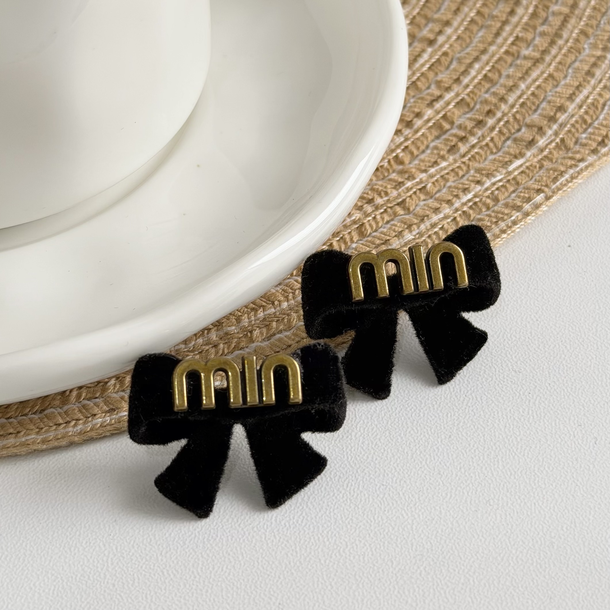 A202絨布蝴蝶結字母耳針