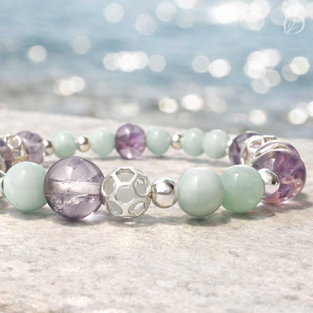 「引韁・巳蛇」結合紫阿賽的高頻沉靜與綠天使石的柔和釋放。