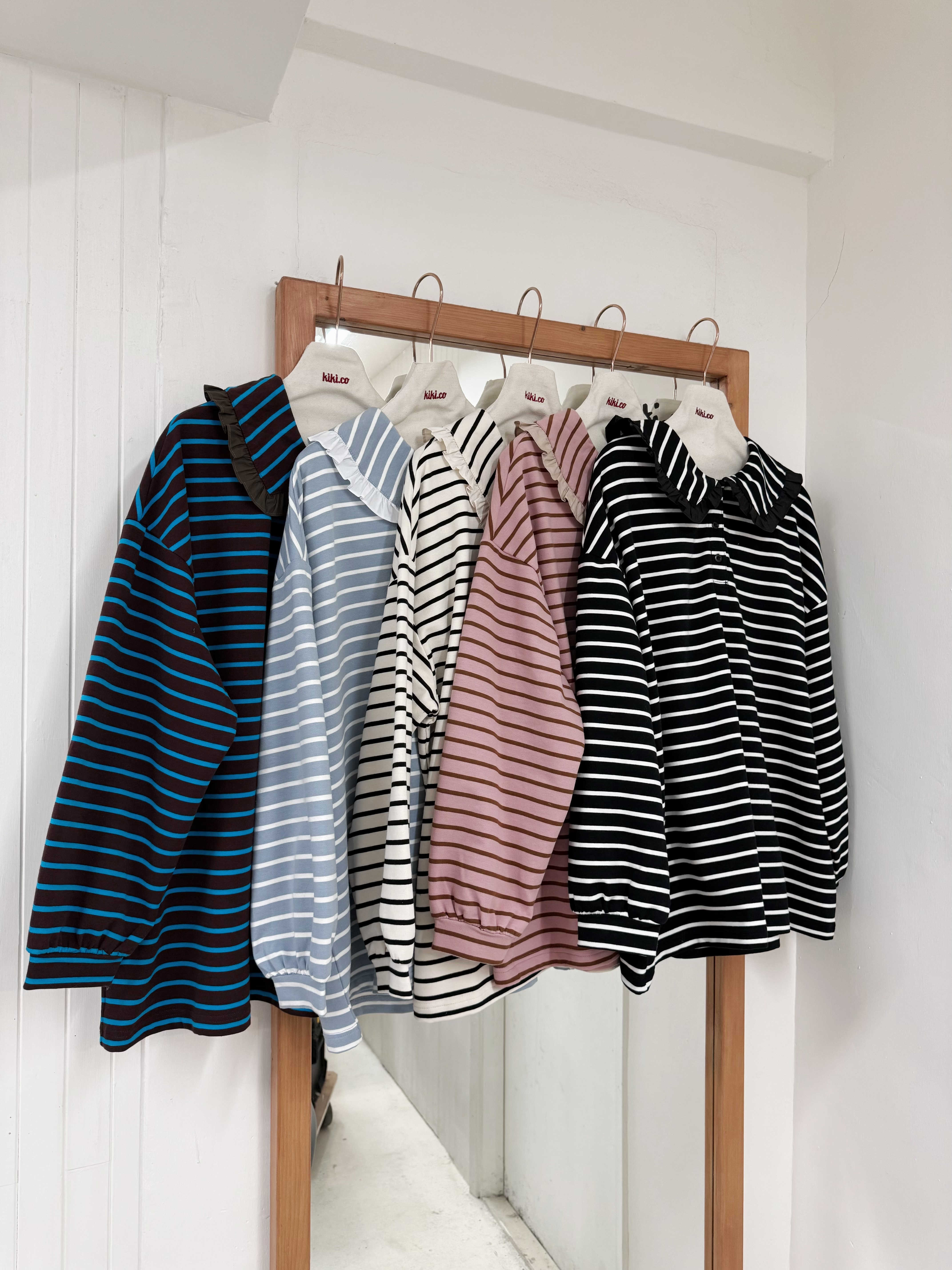 橫間娃領闊版長袖上衣