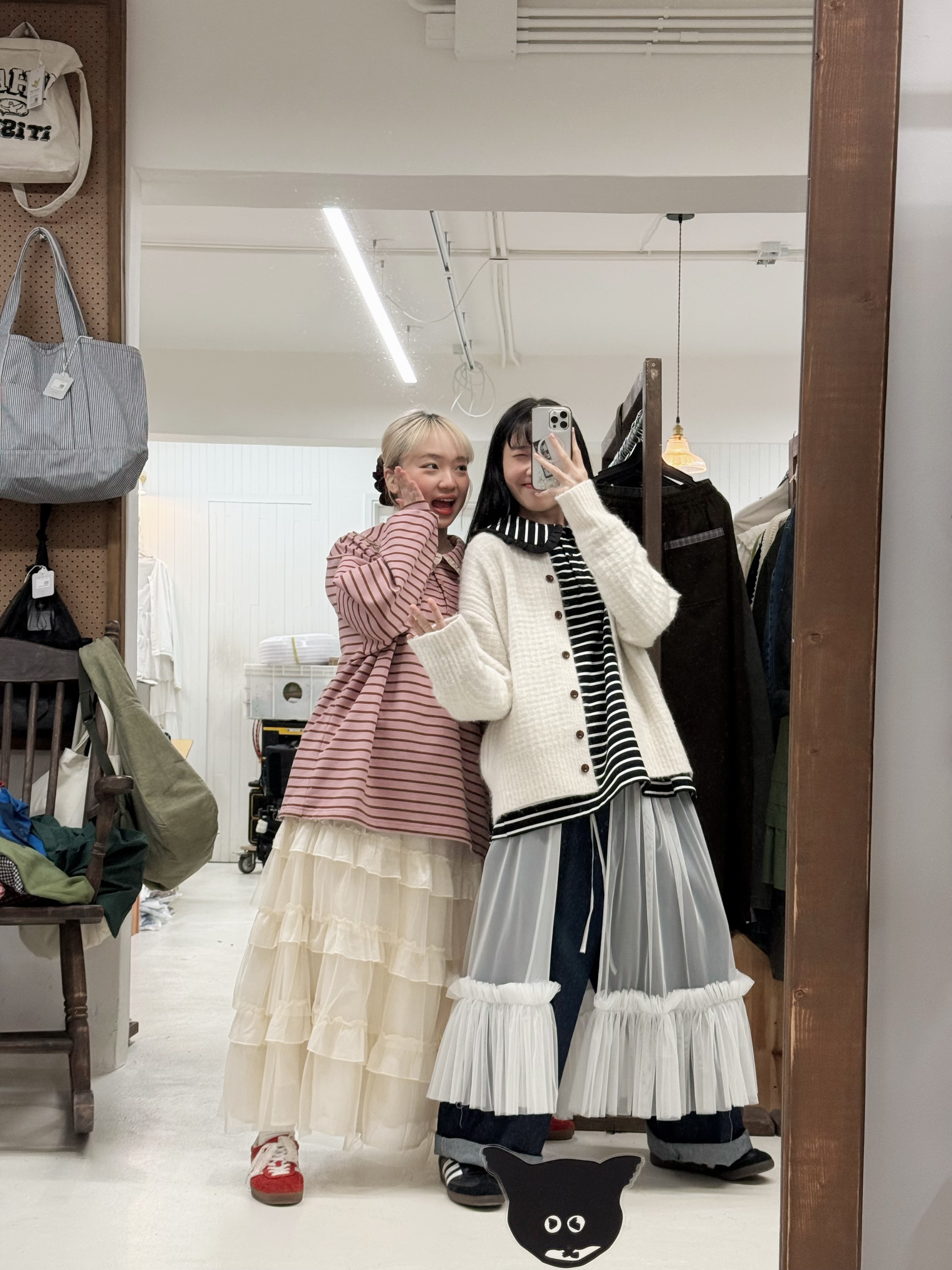 橫間娃領闊版長袖上衣