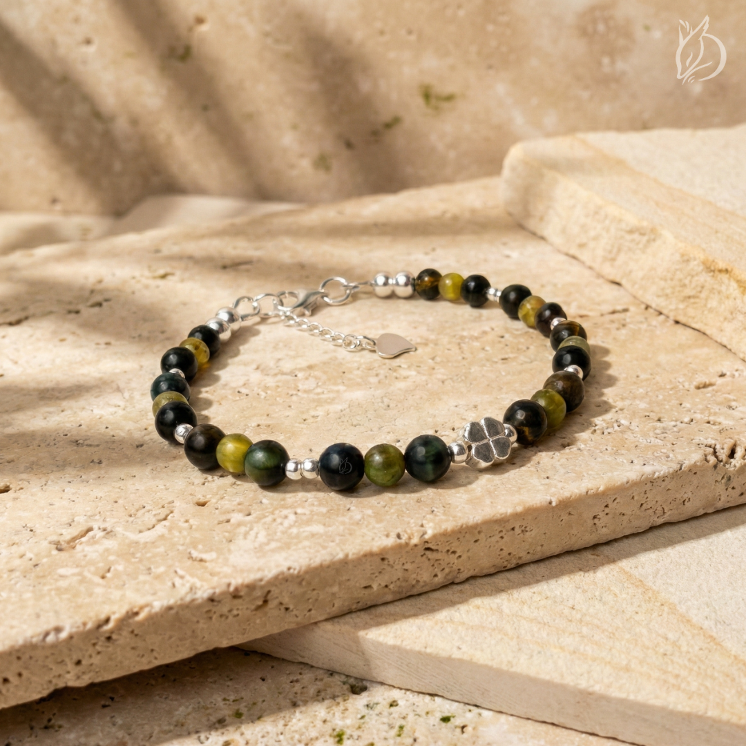 「絕塵・酉雞」結合翠榴石的精準效率與黃藍虎眼的理性判斷。