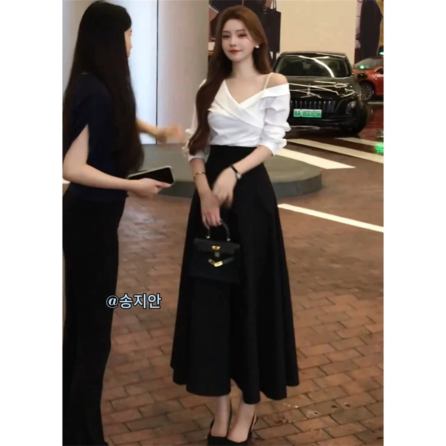 "許我耀眼" 不對稱露肩襯衫+高腰裙(2件組)