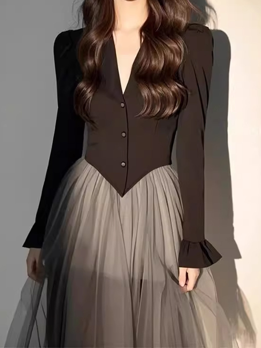 網紗拼接V領長禮服