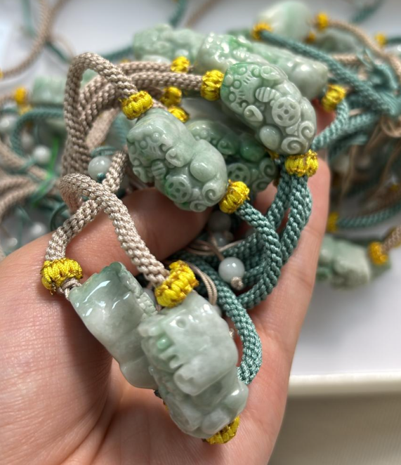 260110 - C6 A貨翡翠飄花蘋果綠貔貅雕刻編織手繩