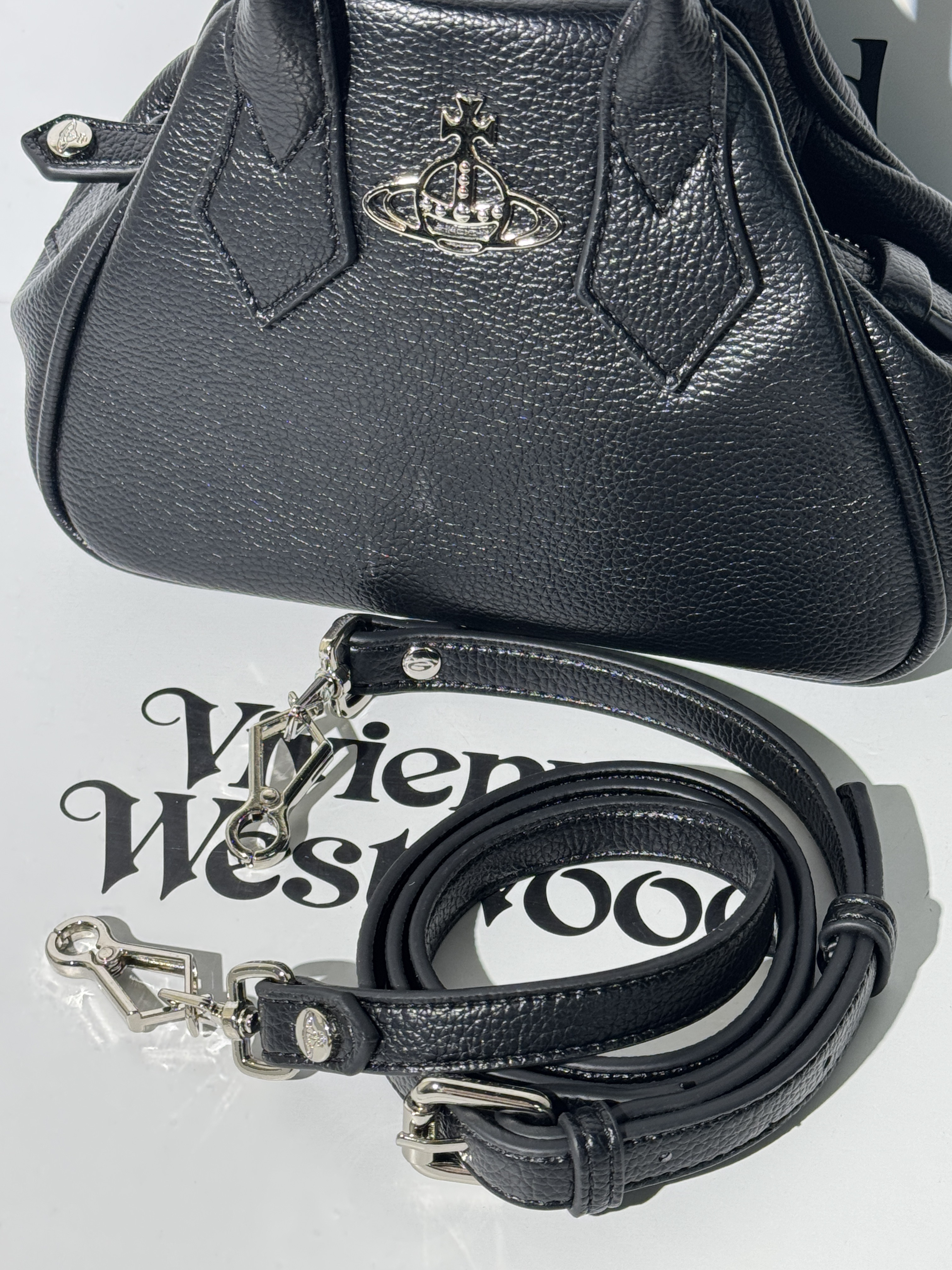 Vivienne Westwood 荔枝紋手提保齡球袋  (Made in Italy)