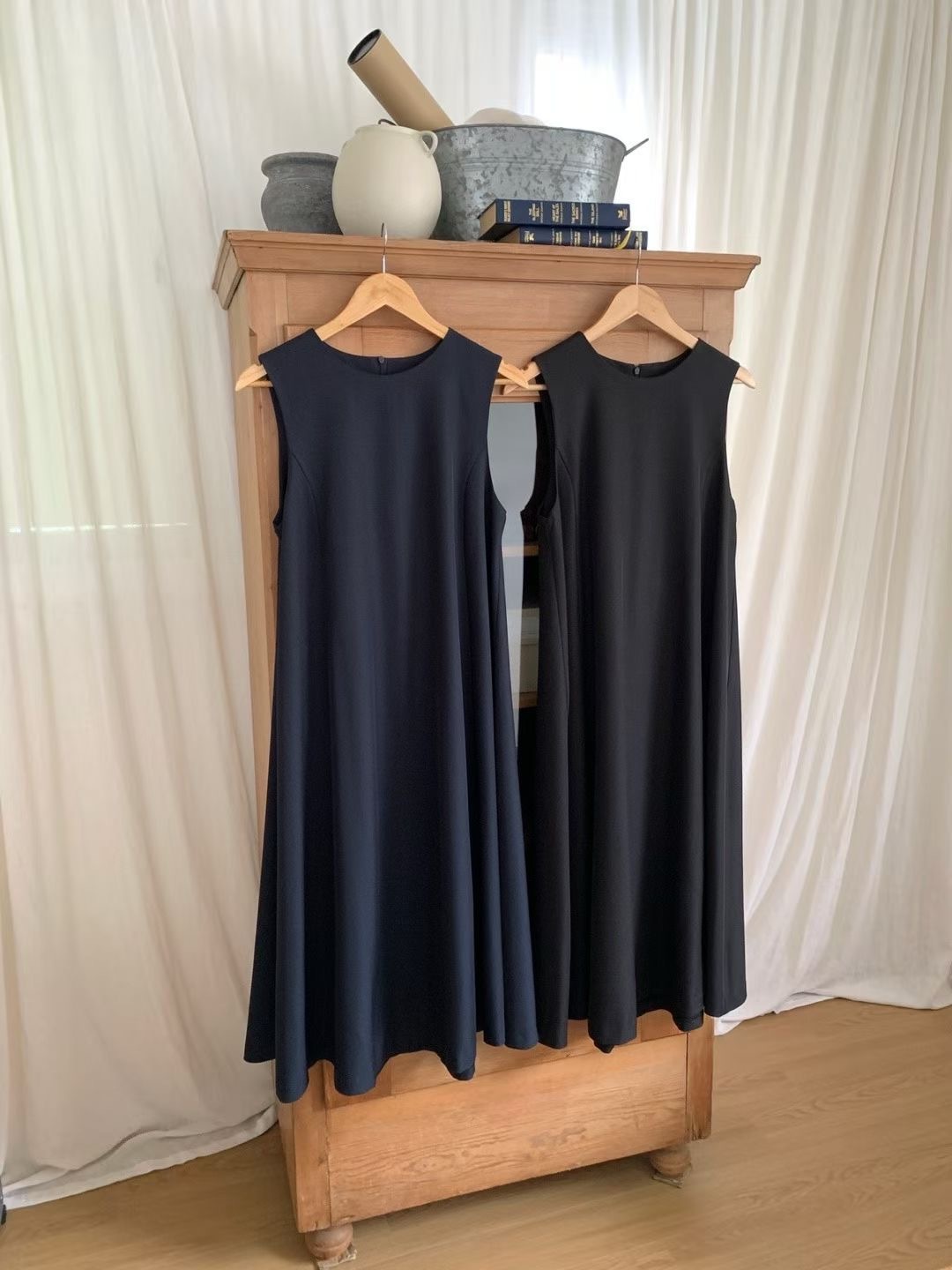 #228N688 法式疊穿，前後扣背心傘擺長裙